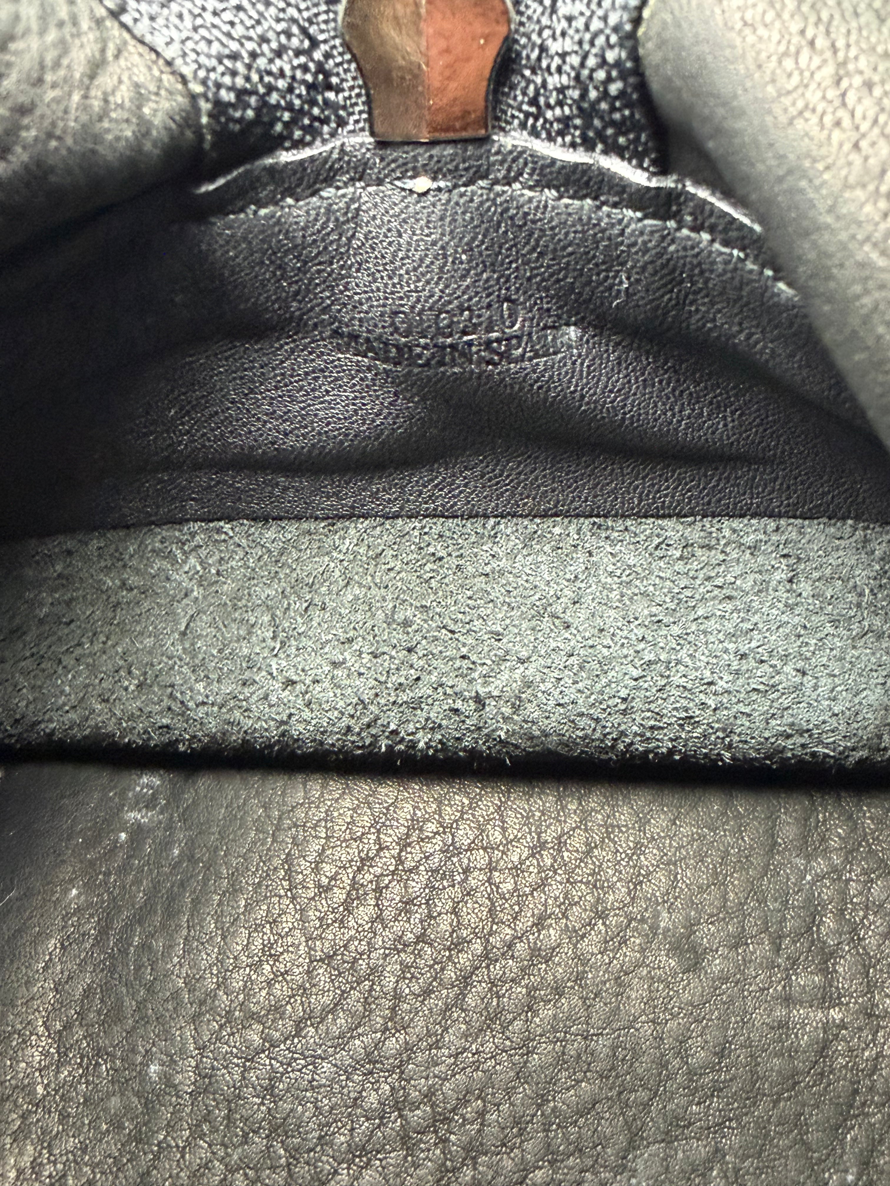 Borsa Loewe Amazona in Suede Nera
