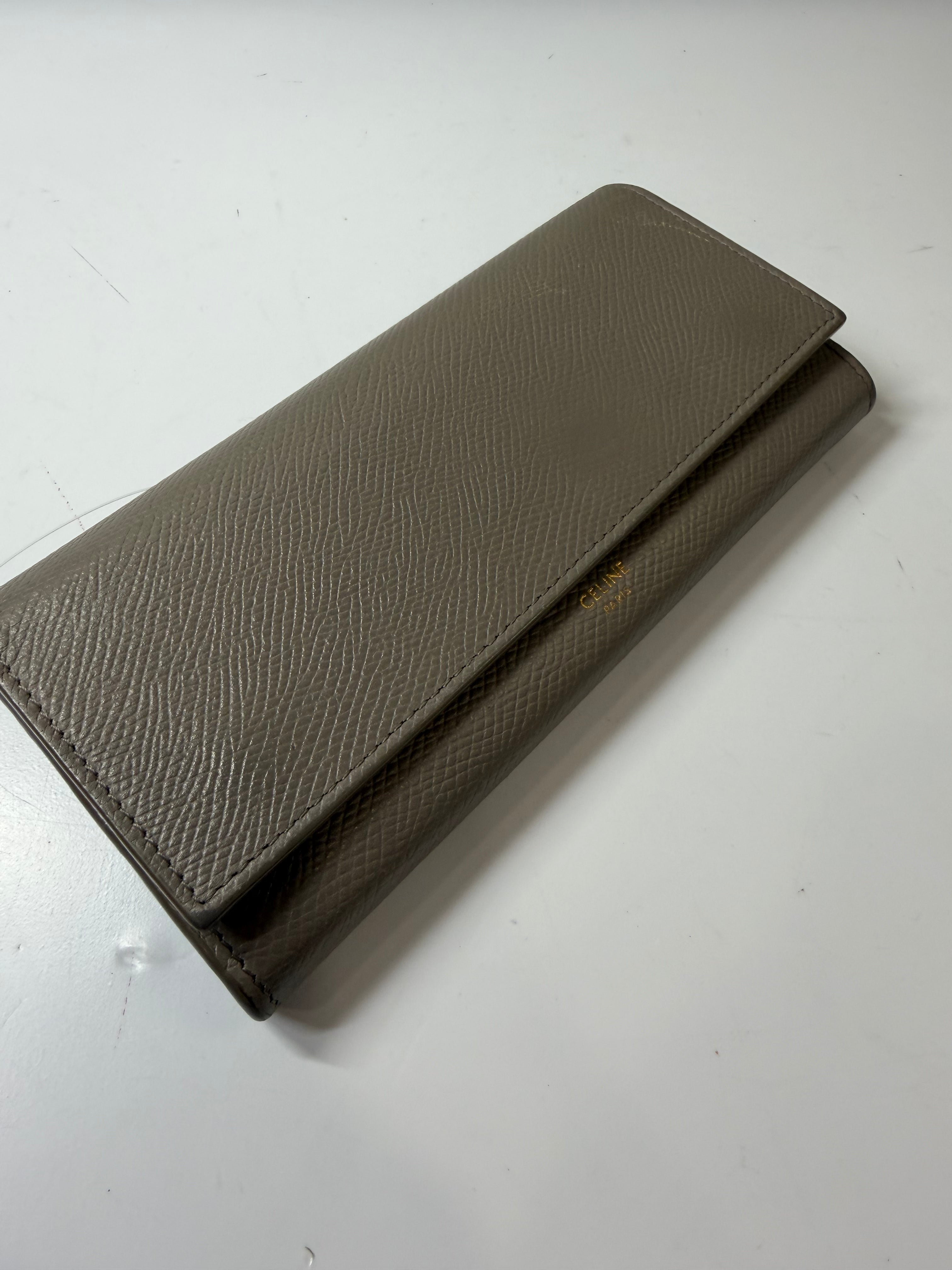 Portafoglio Céline Large Flap in Pelle Martellata Grigia