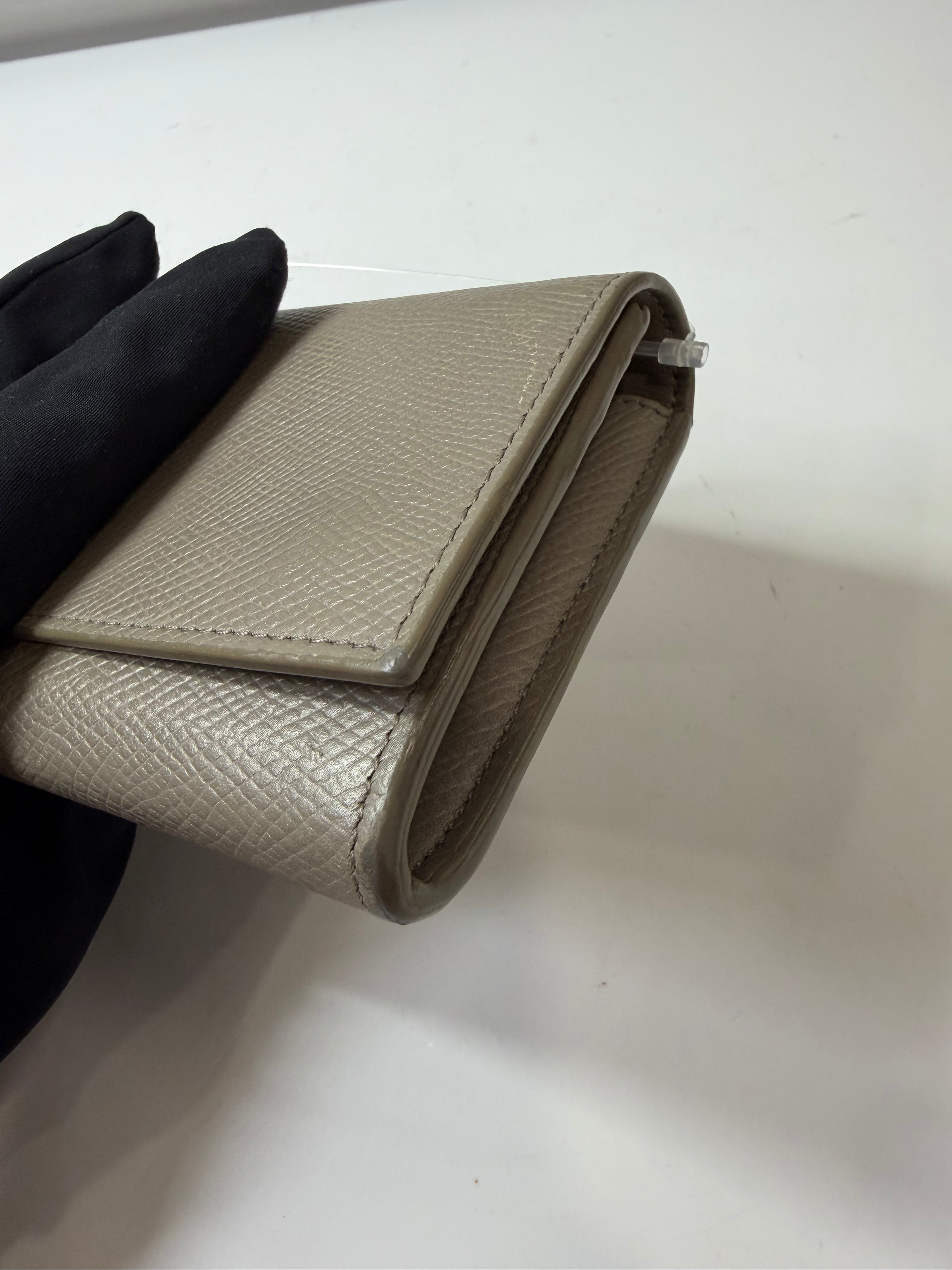 Portafoglio Céline Large Flap in Pelle Martellata Grigia