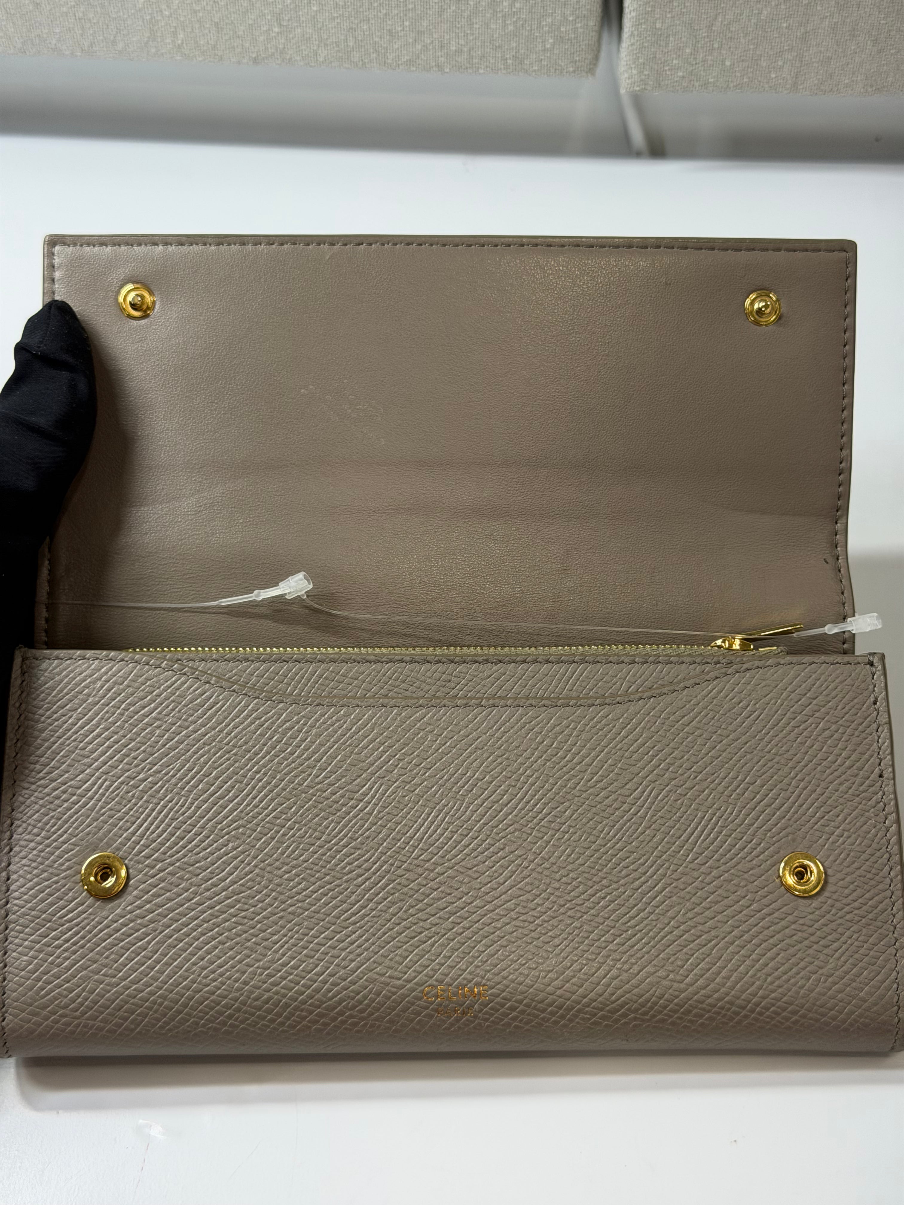 Portafoglio Céline Large Flap in Pelle Martellata Grigia
