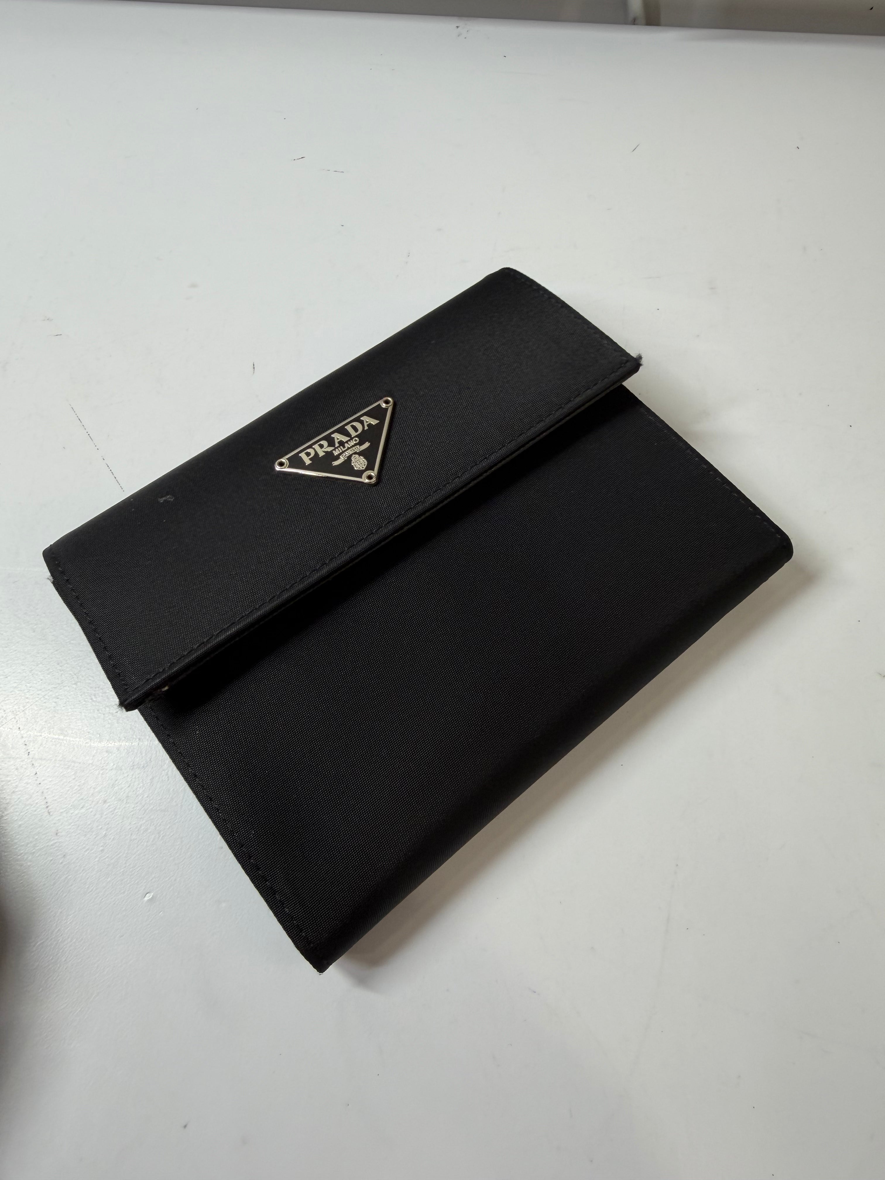 Portafoglio Prada in Nylon e Pelle Saffiano