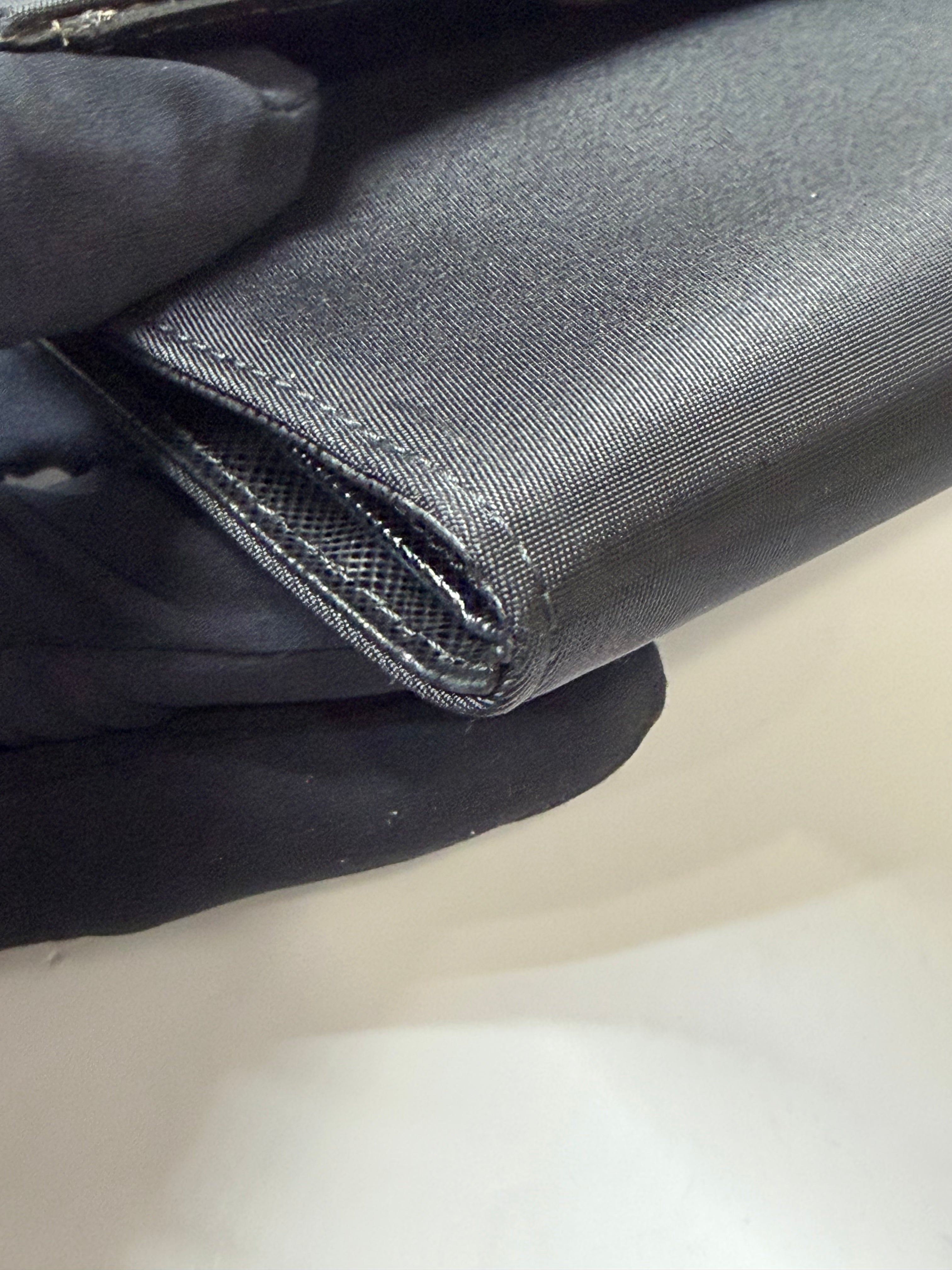 Portafoglio Prada in Nylon e Pelle Saffiano