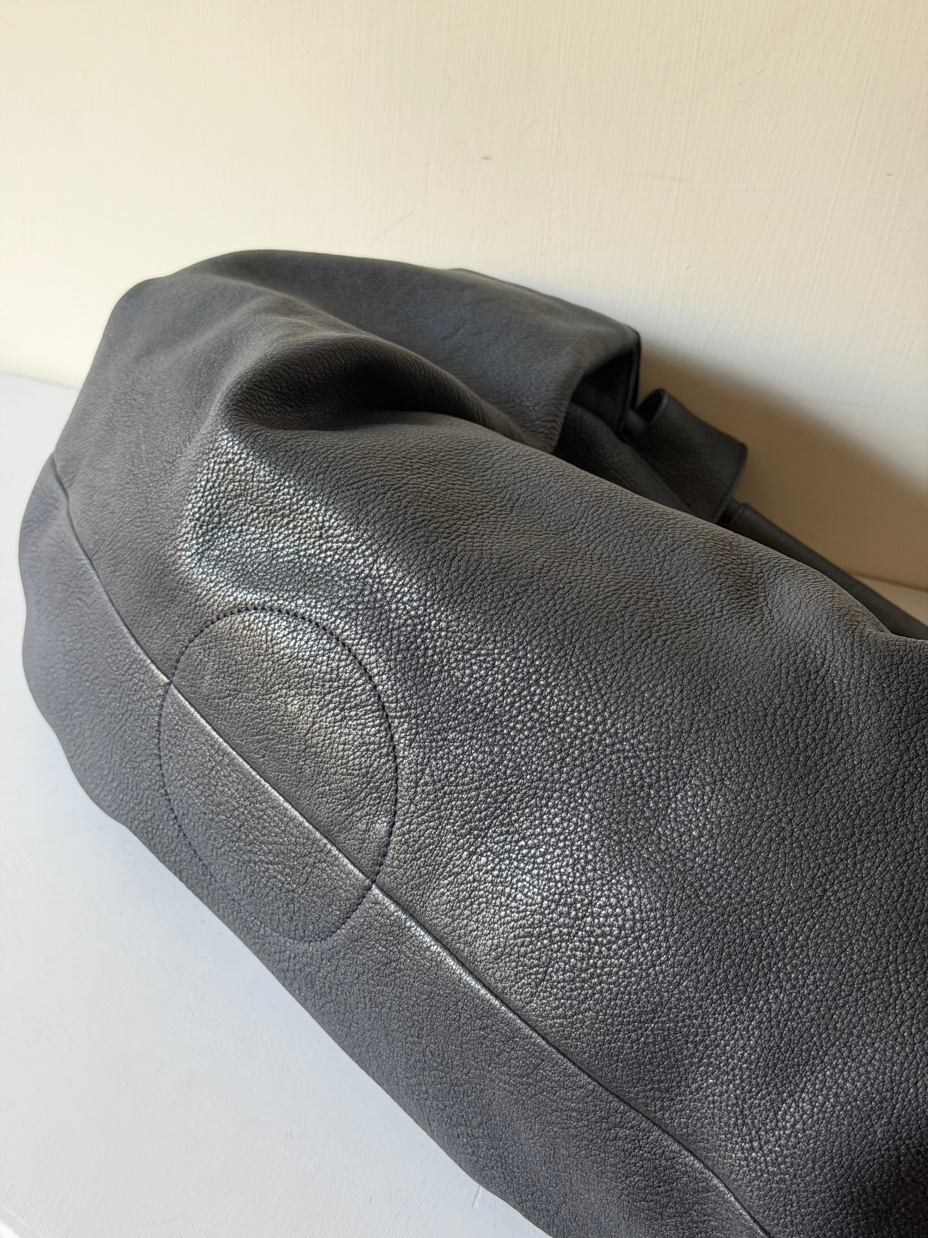 Borsa Loewe Aire con Logo Anagram in Rilievo