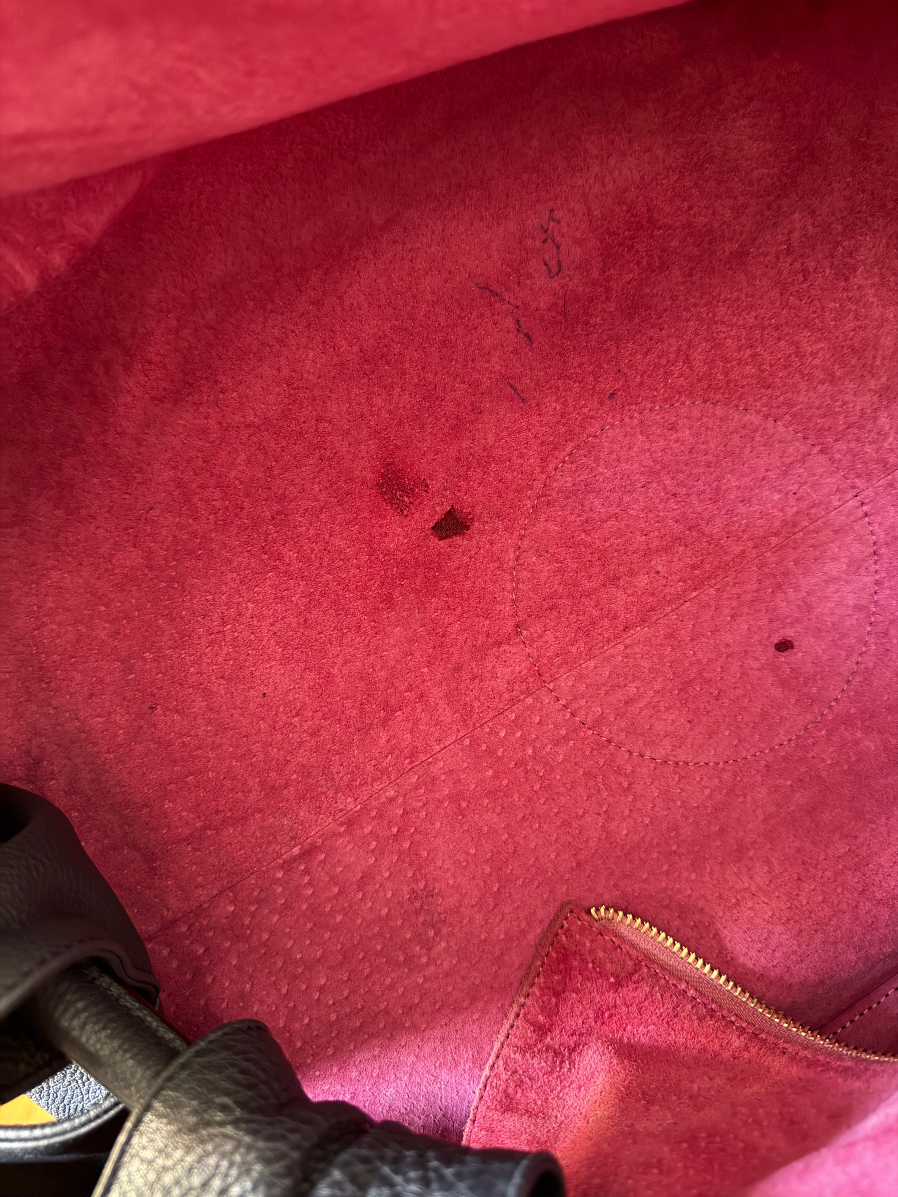Borsa Loewe Aire con Logo Anagram in Rilievo