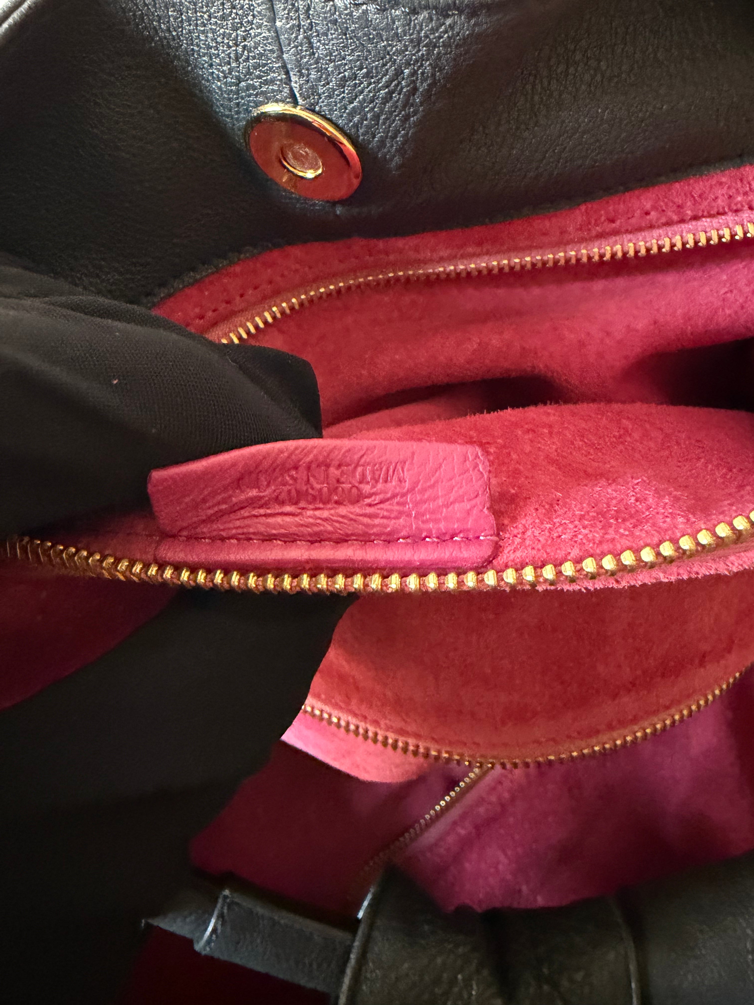 Borsa Loewe Aire con Logo Anagram in Rilievo