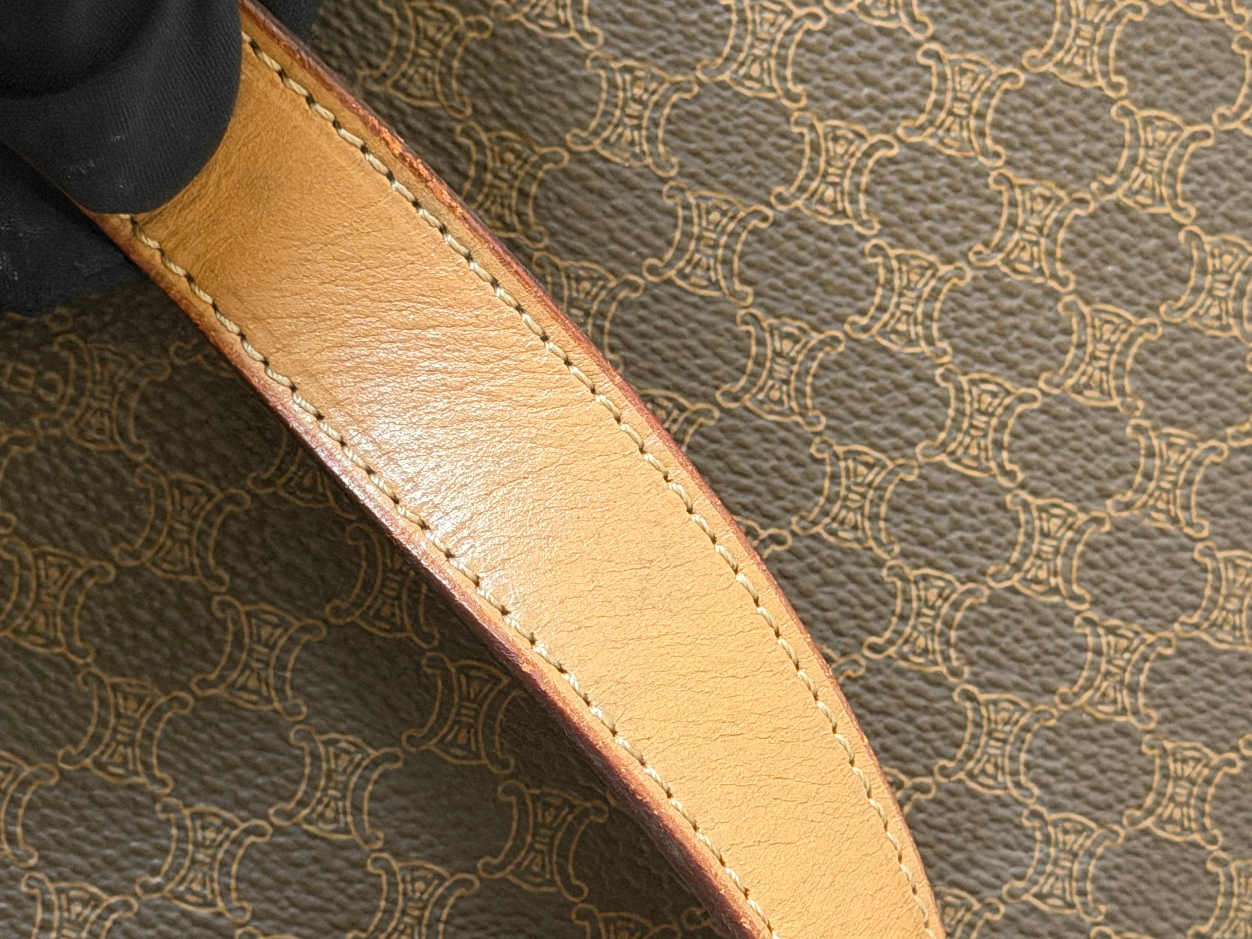 Borsa a Tracolla Vintage Celine con Iconico Motivo Macadam