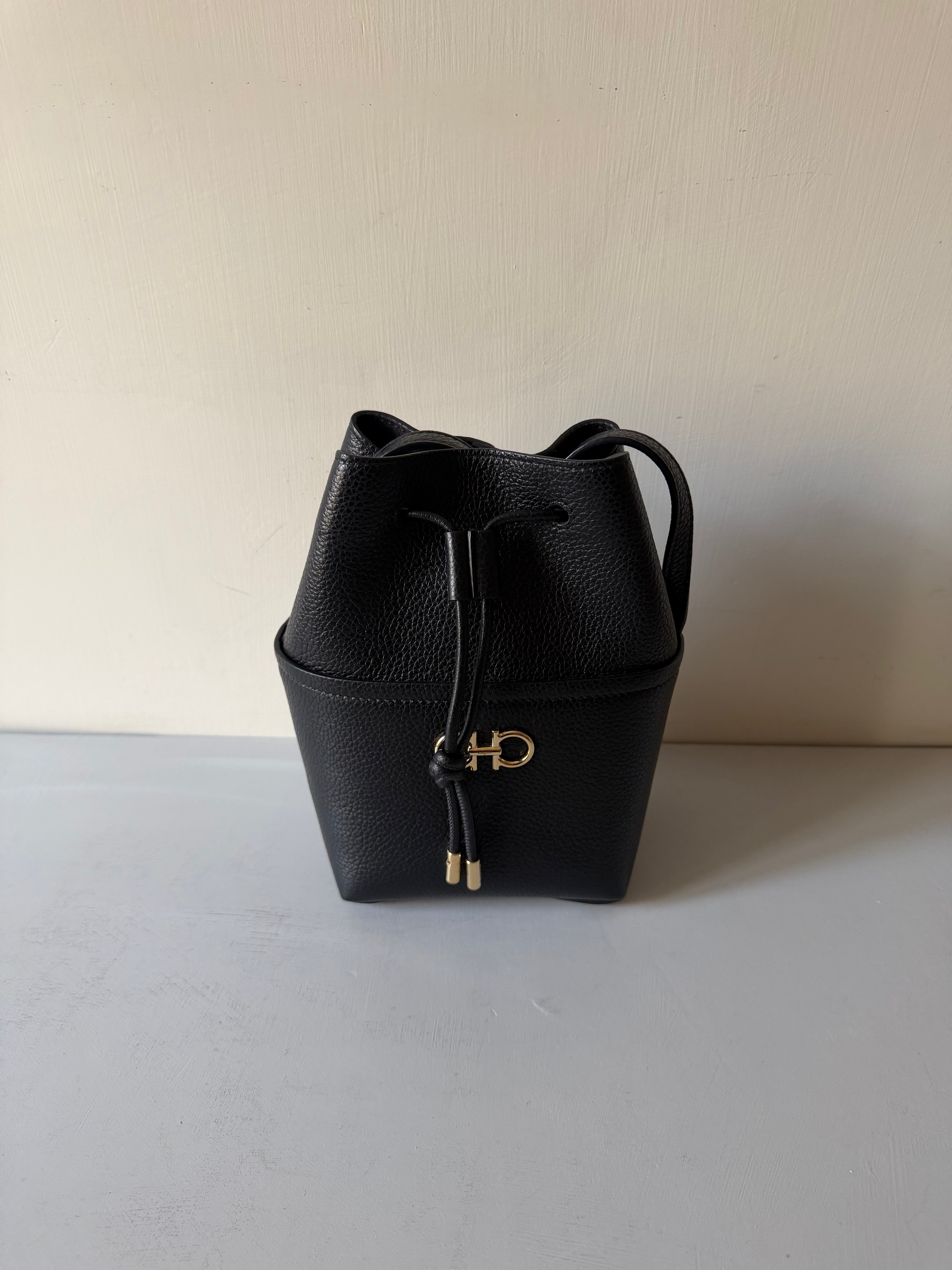 Ferragamo Gancini Leather Bucket Bag in Pelle Martellata Nera