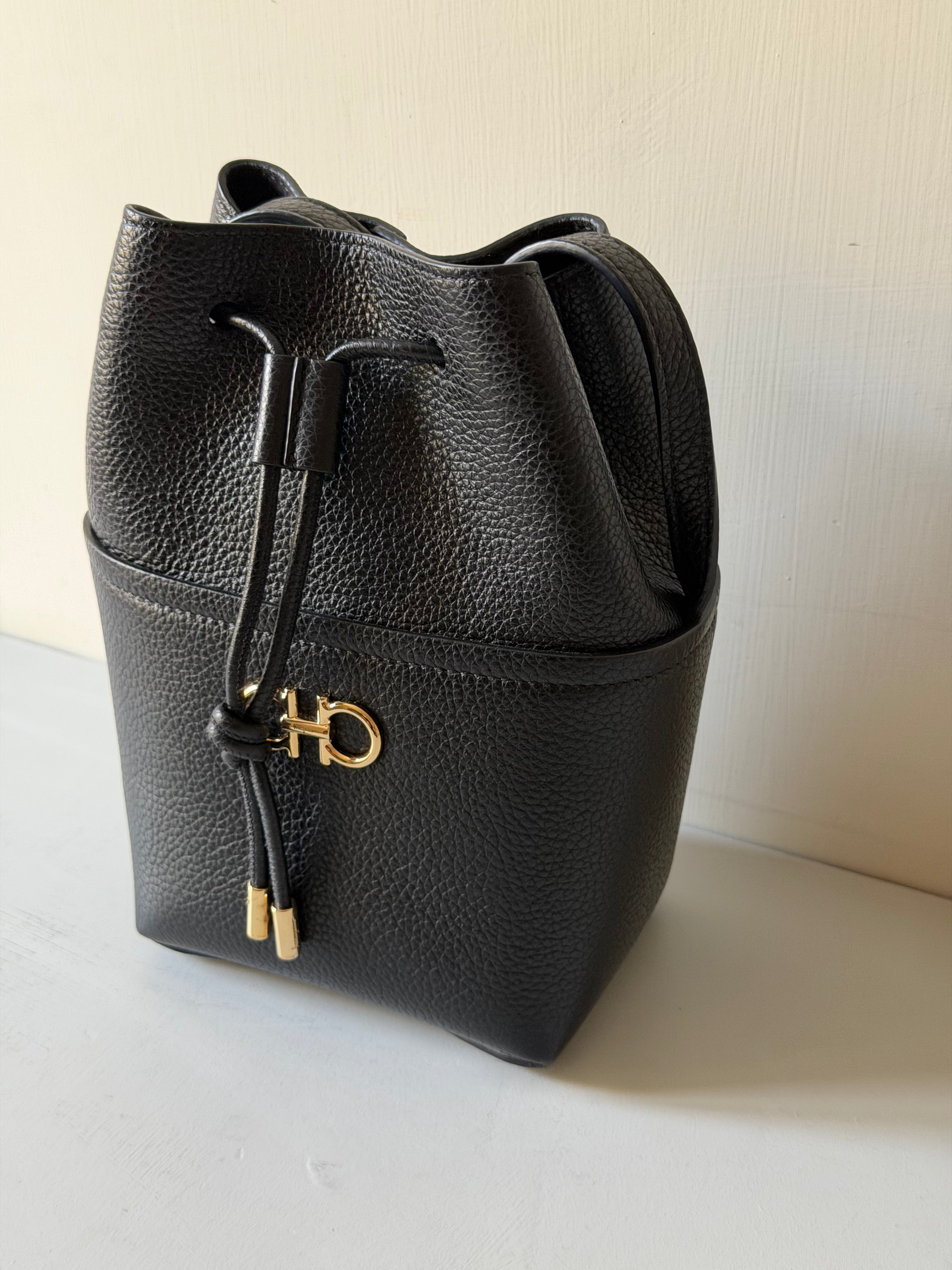 Ferragamo Gancini Leather Bucket Bag in Pelle Martellata Nera