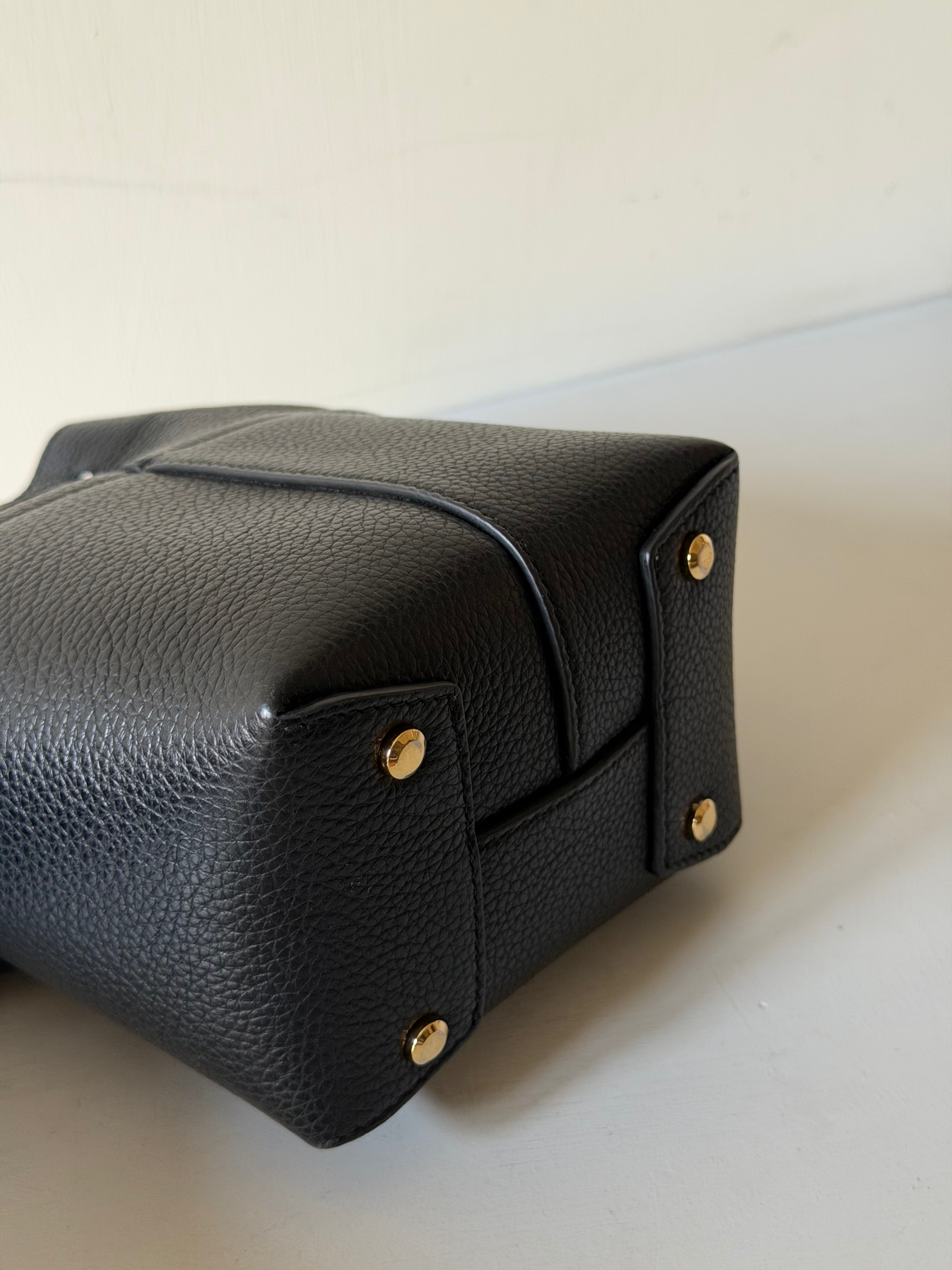 Ferragamo Gancini Leather Bucket Bag in Pelle Martellata Nera