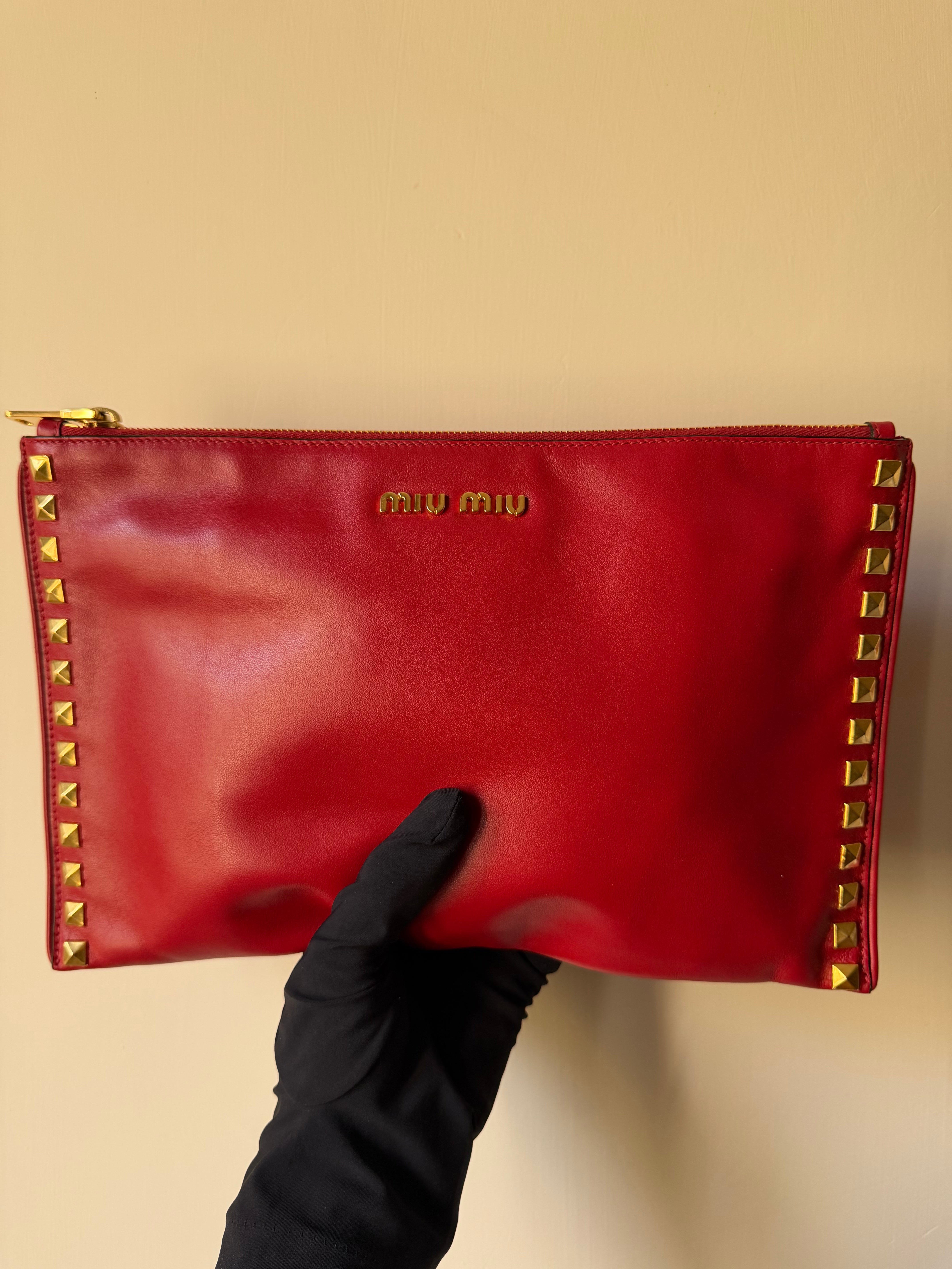 Pochette in Pelle Rossa di Miu Miu