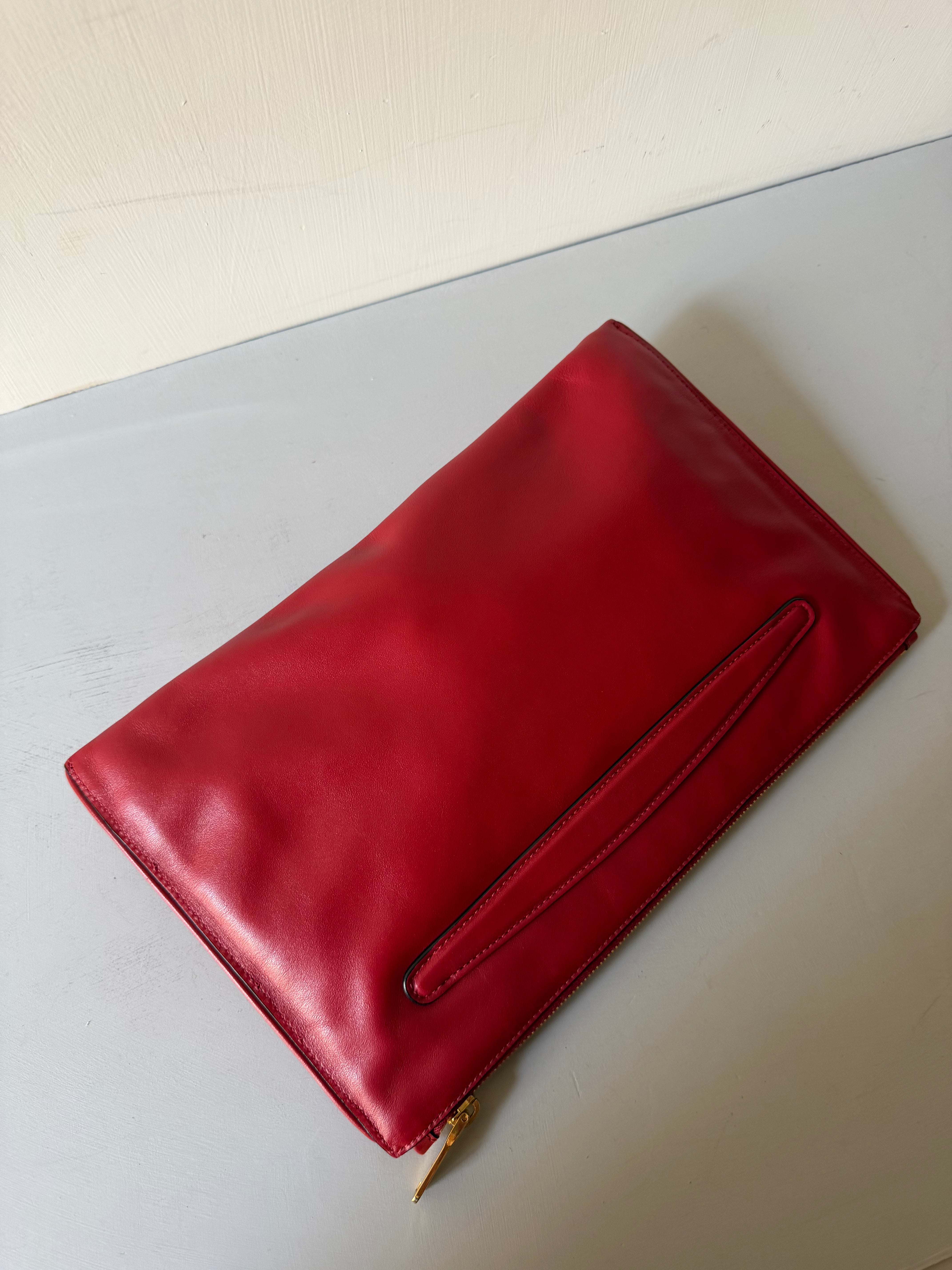 Pochette in Pelle Rossa di Miu Miu