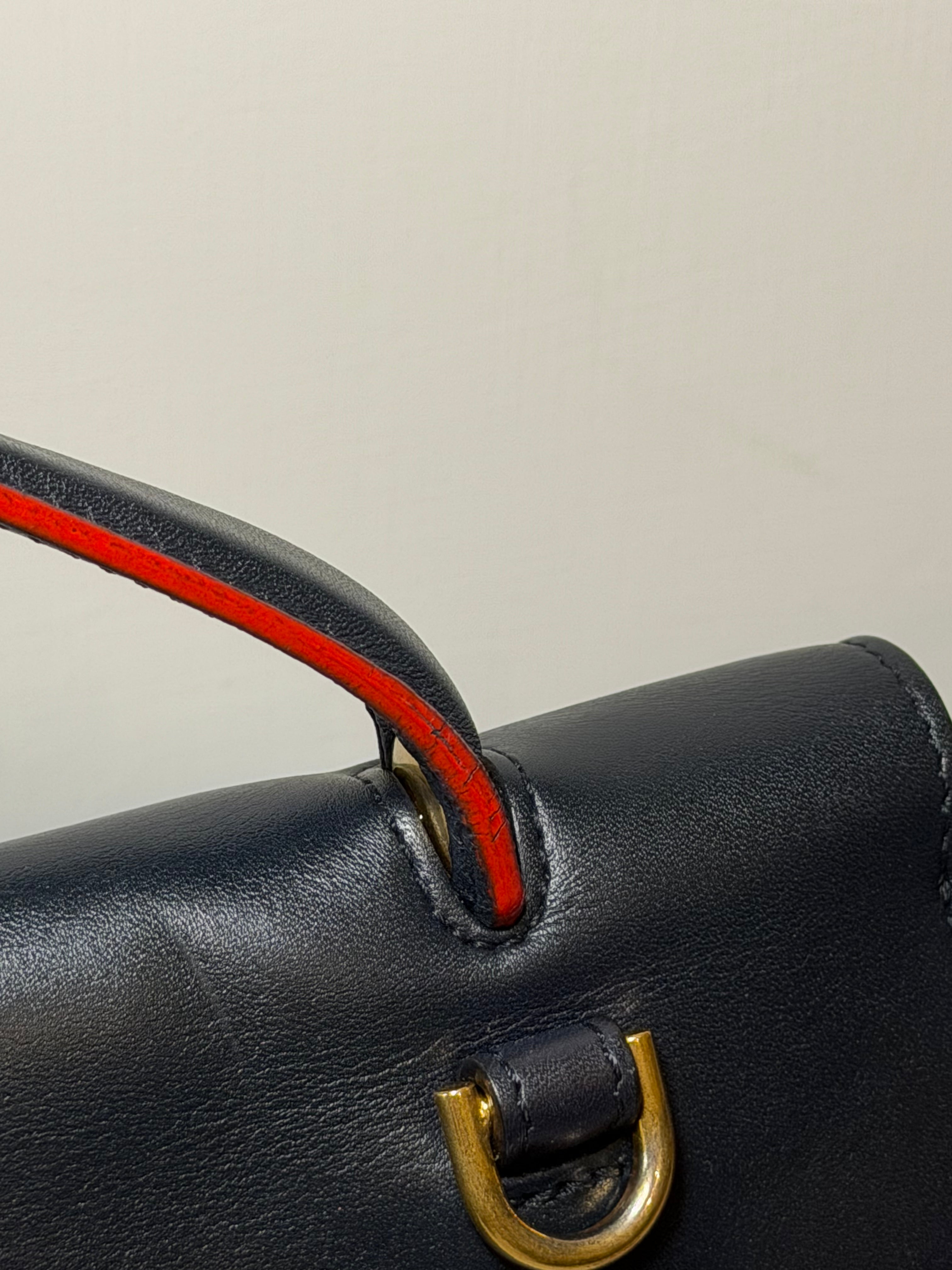 Borsa Céline Belt in Pelle Blu con Dettagli Neri e Profili Rossi