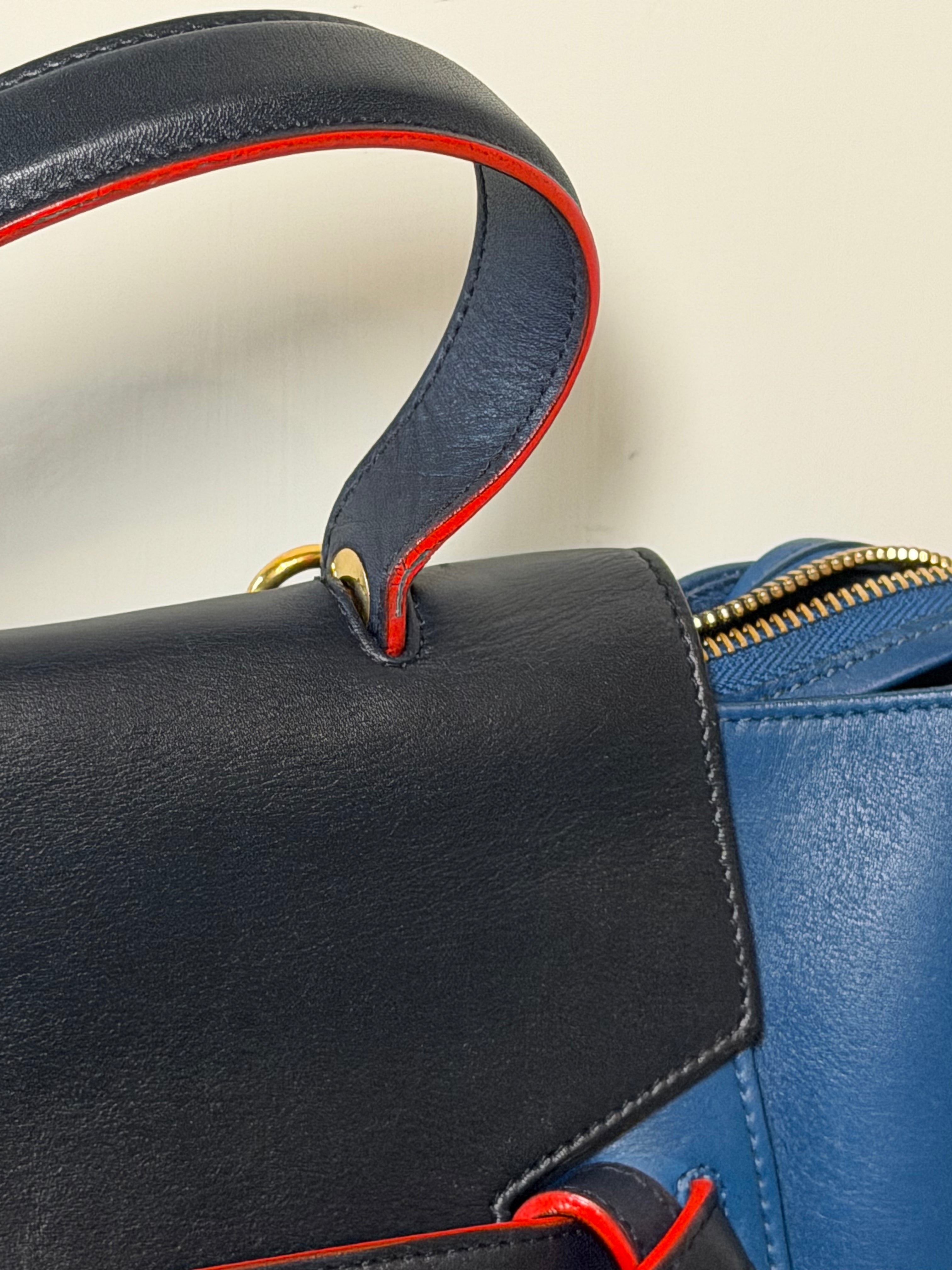 Borsa Céline Belt in Pelle Blu con Dettagli Neri e Profili Rossi