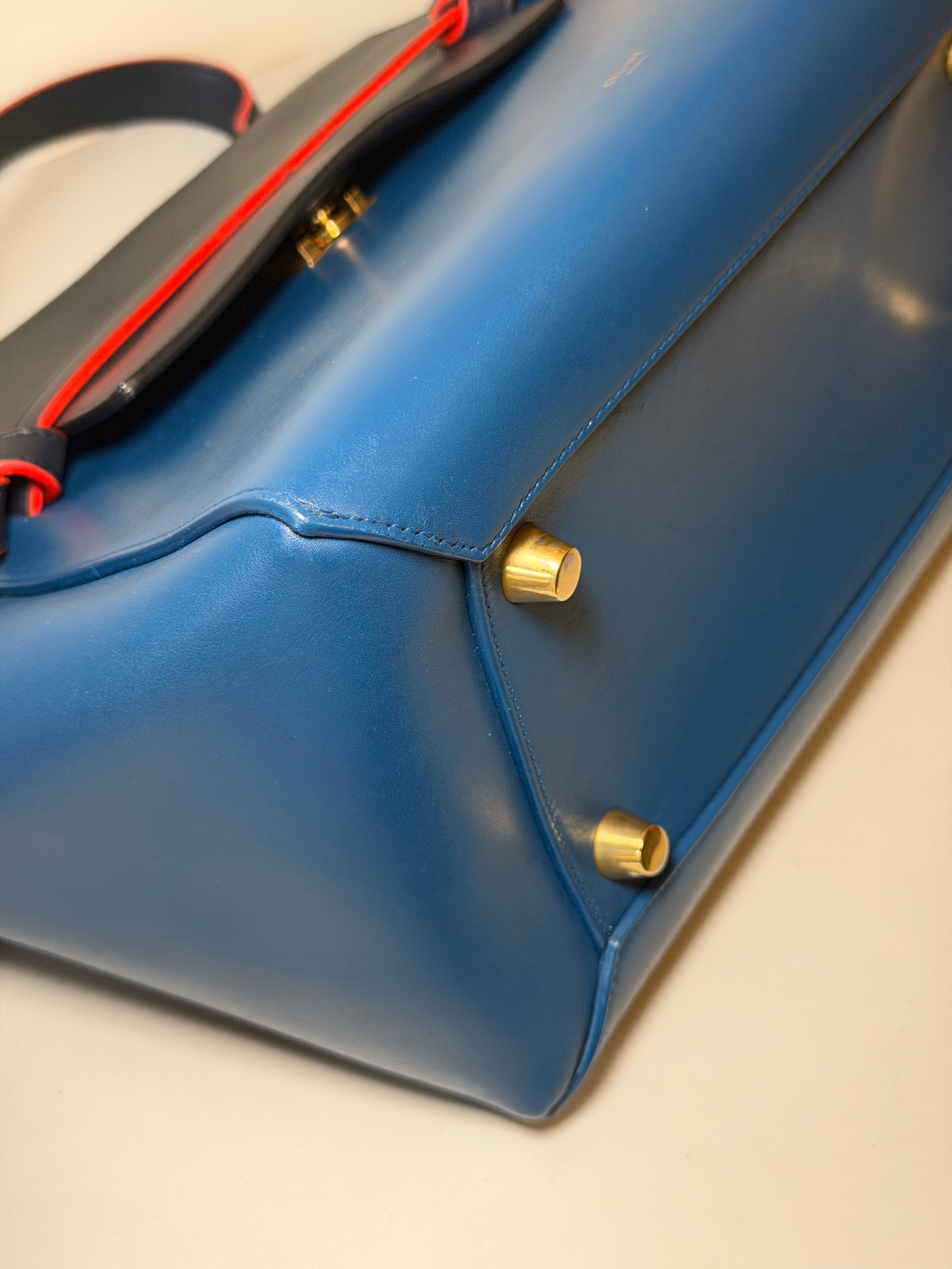 Borsa Céline Belt in Pelle Blu con Dettagli Neri e Profili Rossi