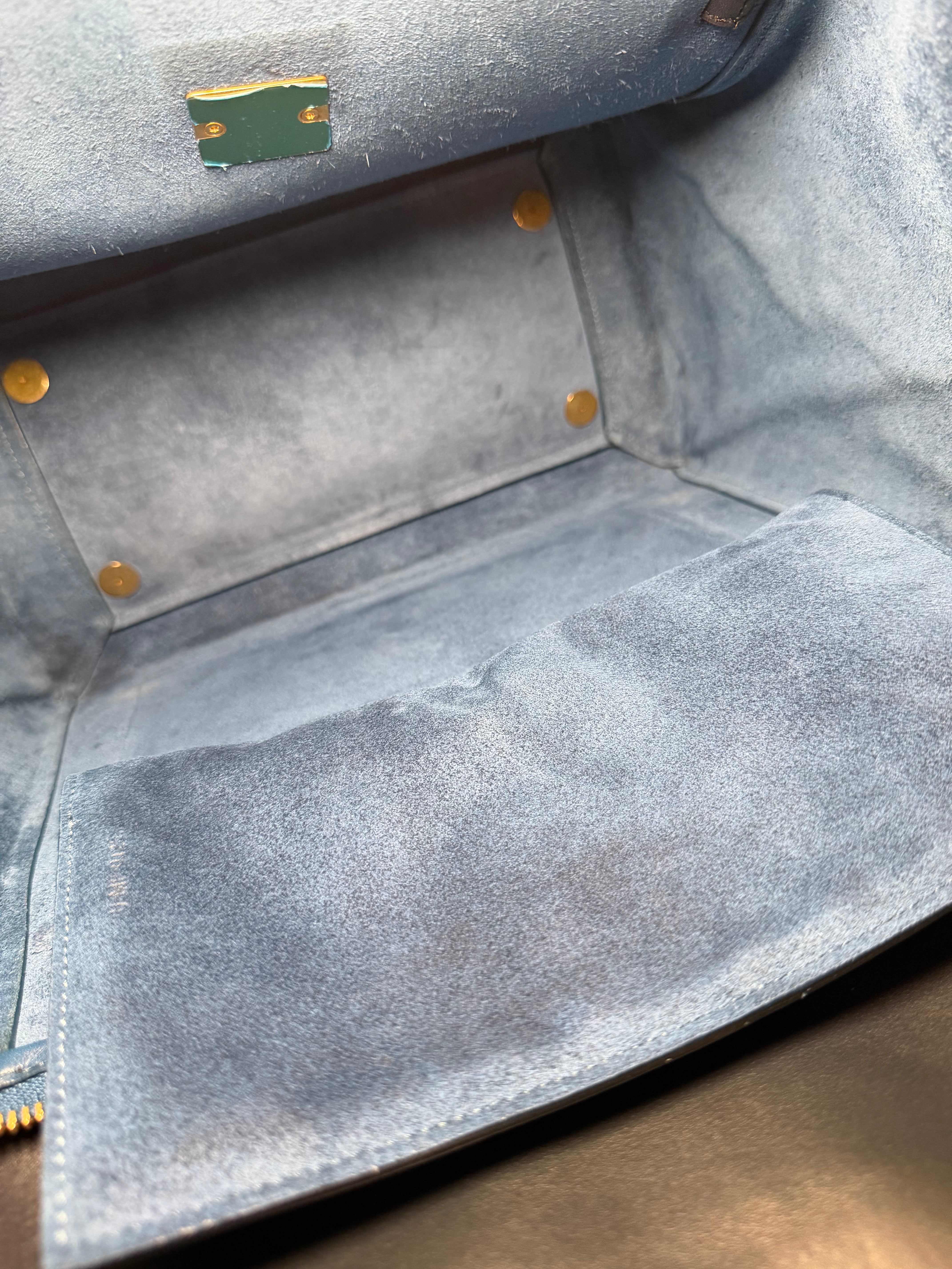 Borsa Céline Belt in Pelle Blu con Dettagli Neri e Profili Rossi