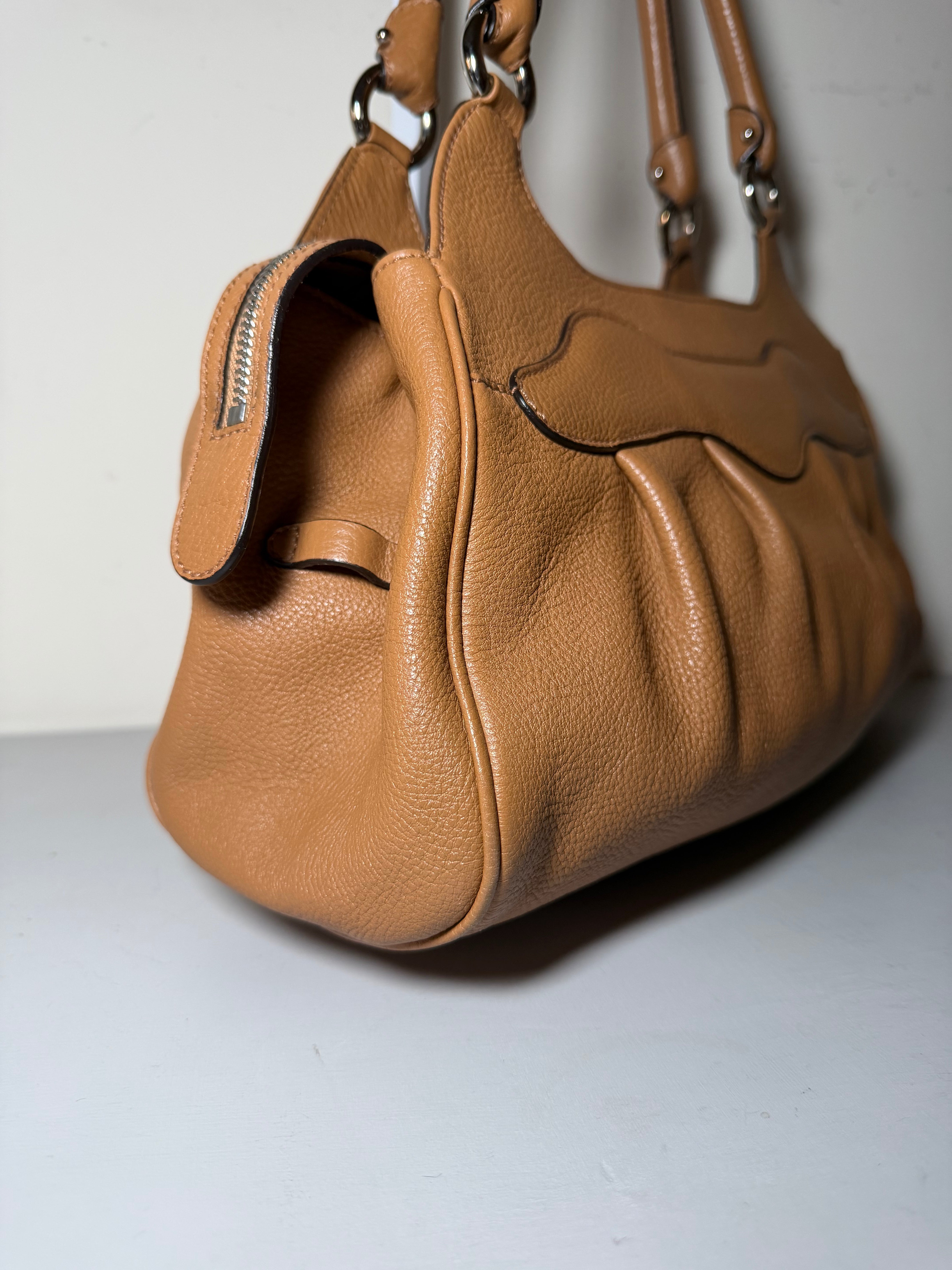 Borsa Salvatore Ferragamo Marisa con Iconica Chiusura Gancini