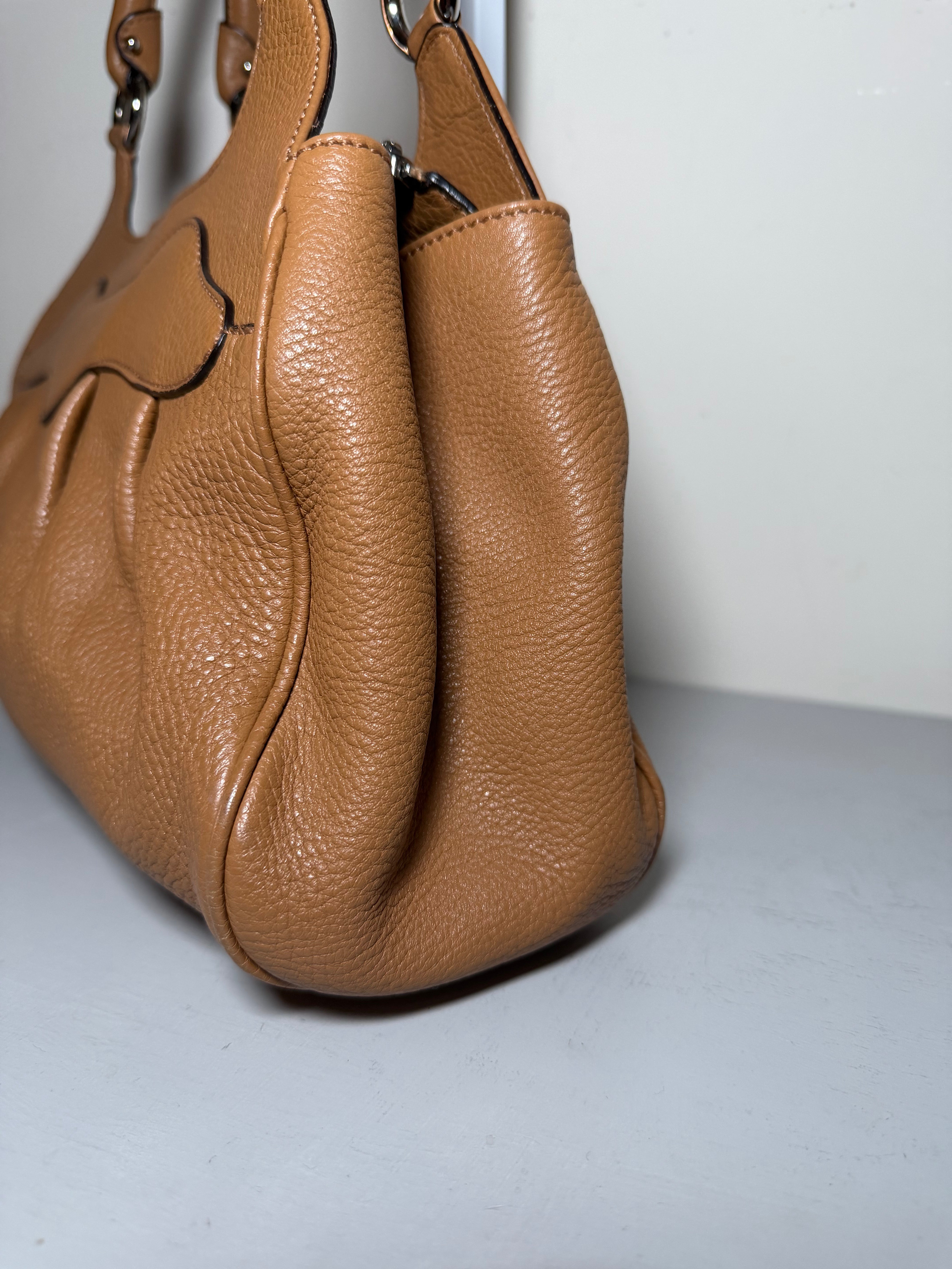 Borsa Salvatore Ferragamo Marisa con Iconica Chiusura Gancini