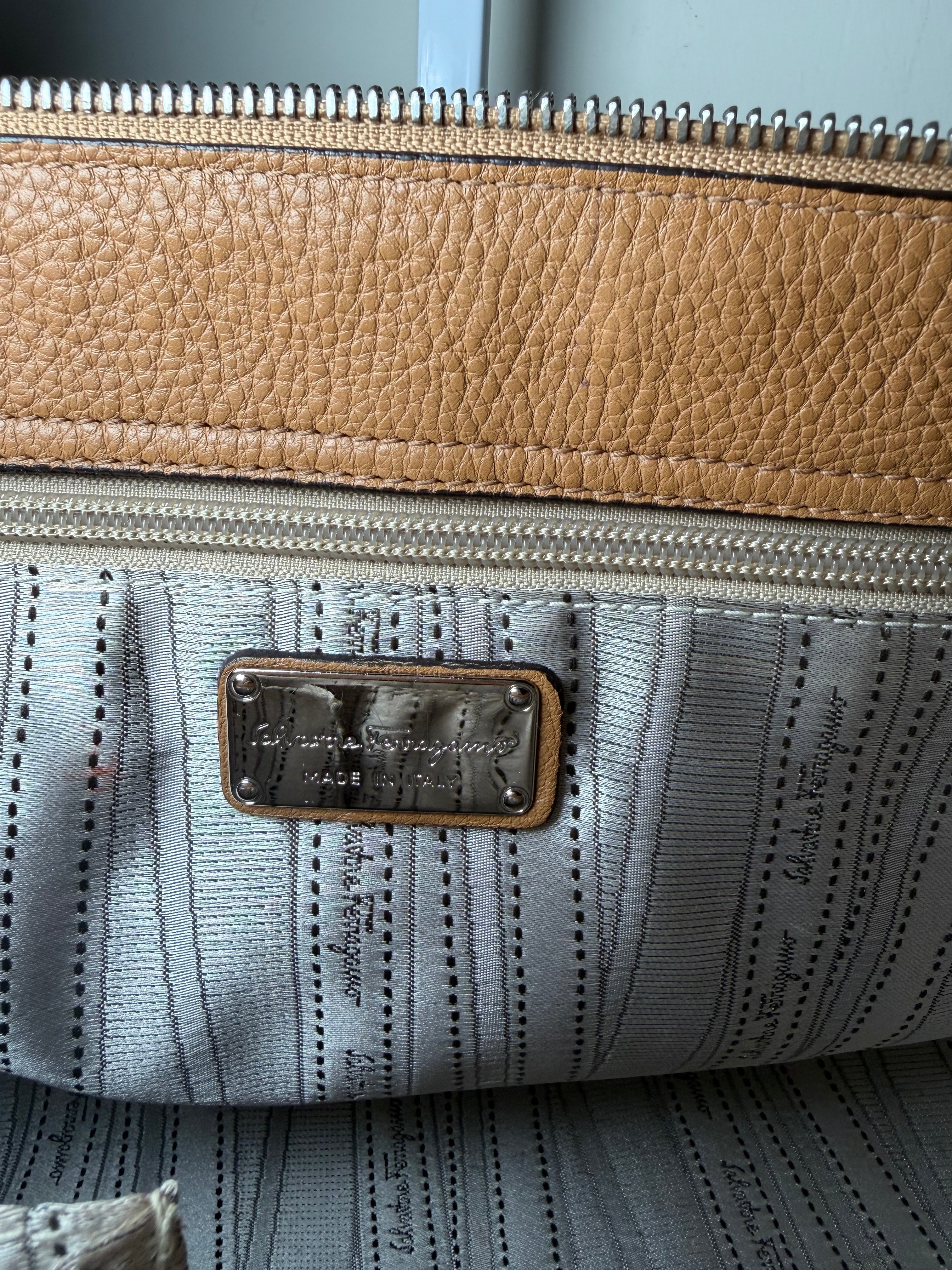 Borsa Salvatore Ferragamo Marisa con Iconica Chiusura Gancini