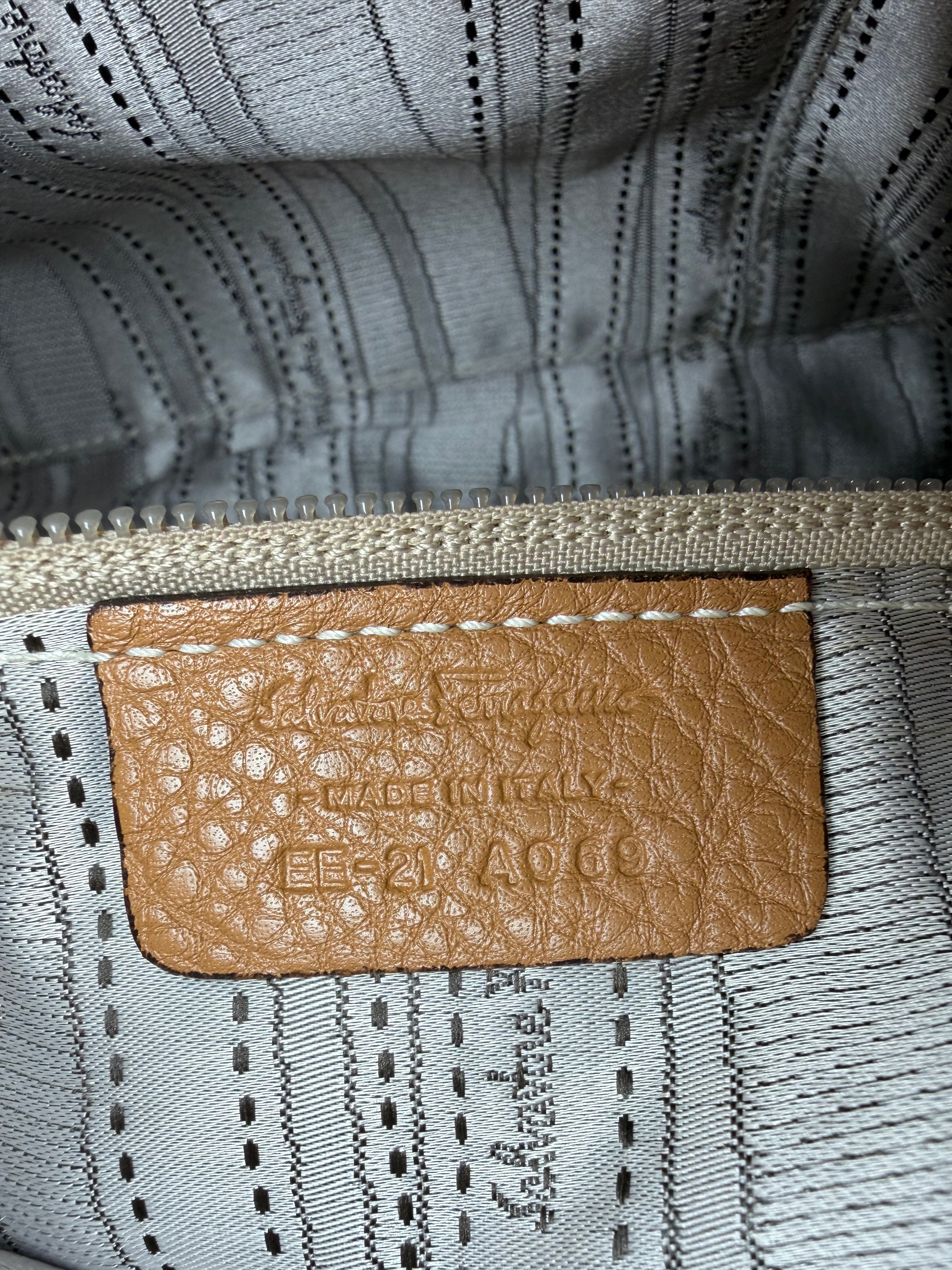 Borsa Salvatore Ferragamo Marisa con Iconica Chiusura Gancini
