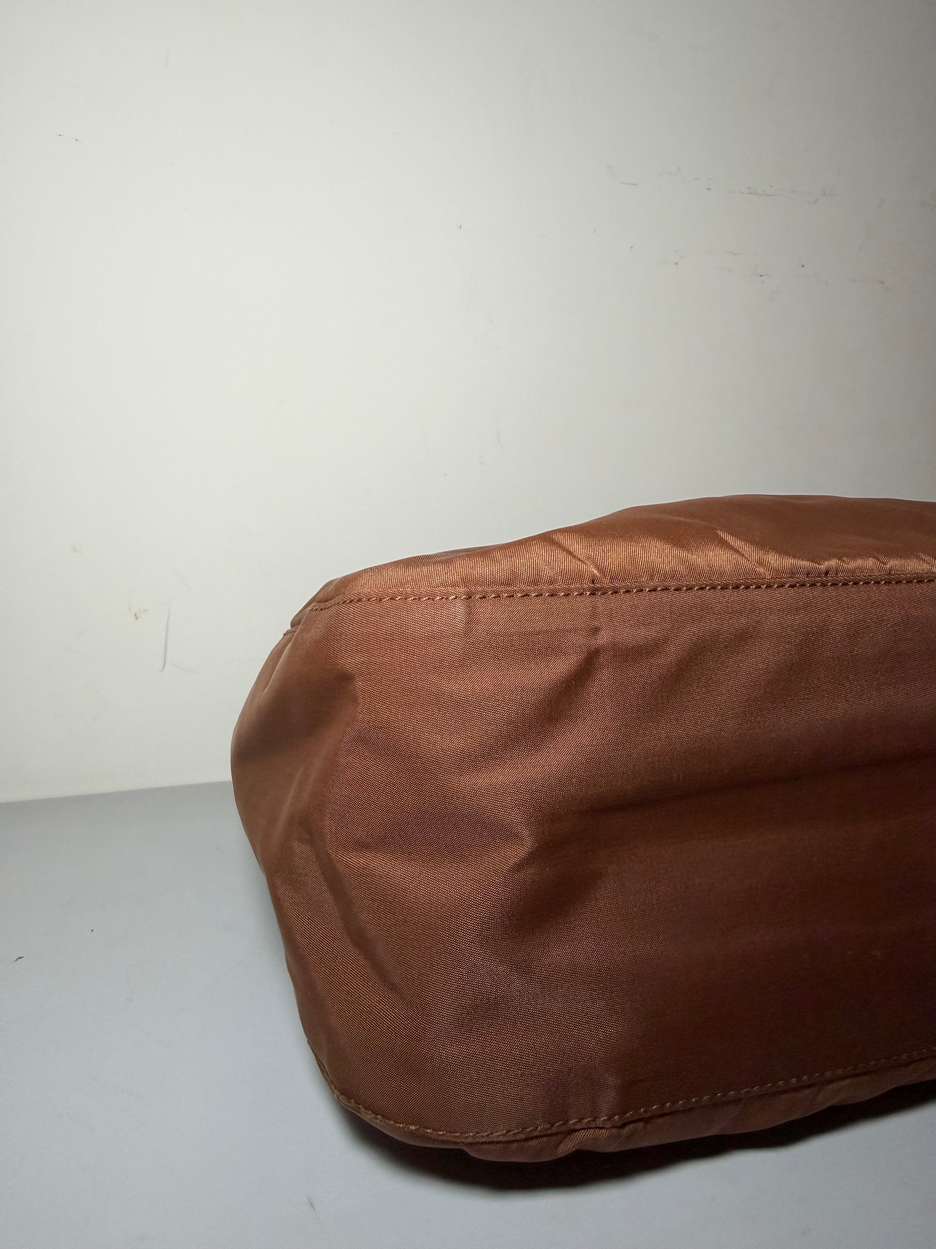 Borsa Prada Vintage in Nylon Marrone con Manico in Resina Tartarugato