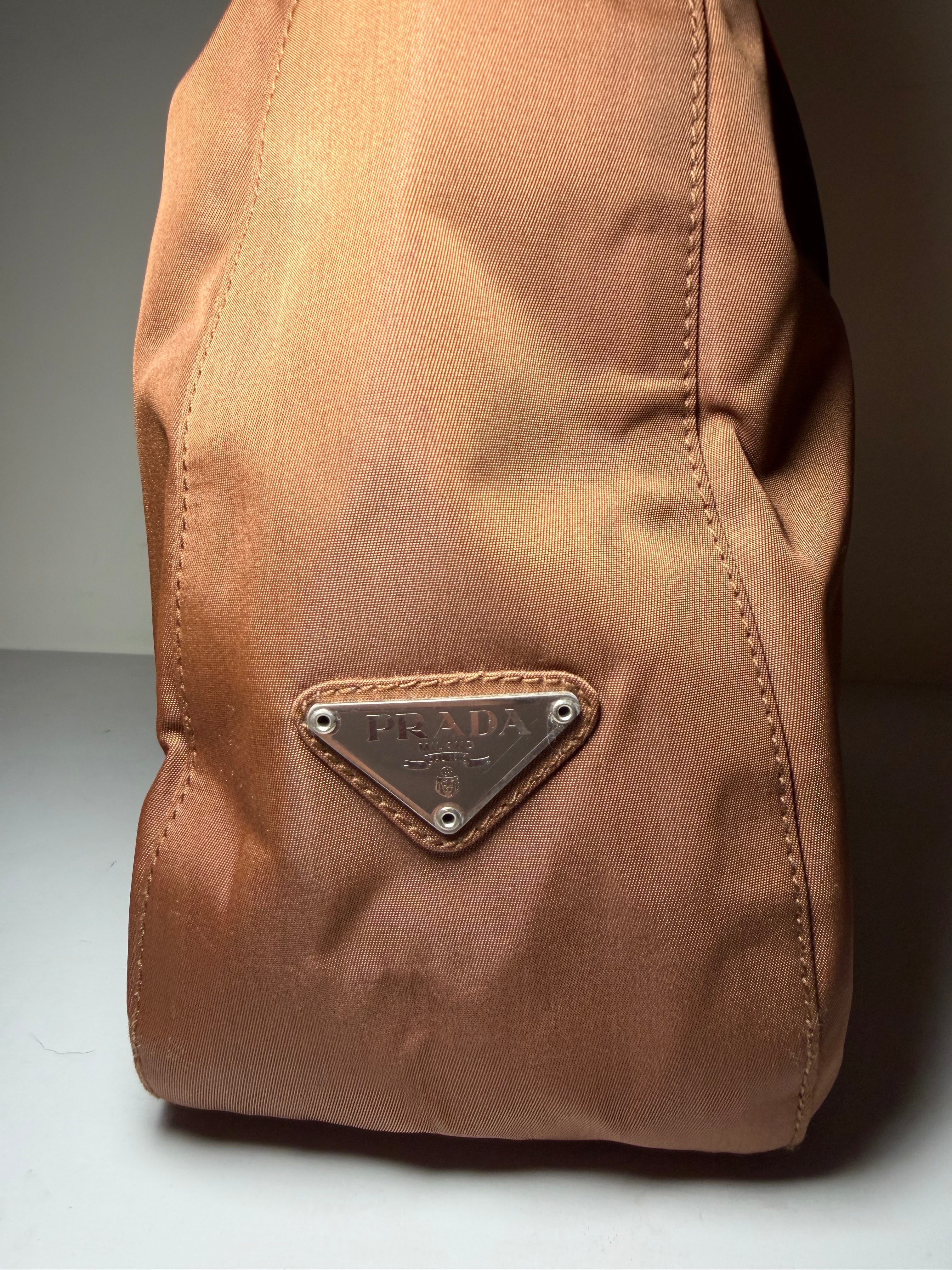 Borsa Prada Vintage in Nylon Marrone con Manico in Resina Tartarugato