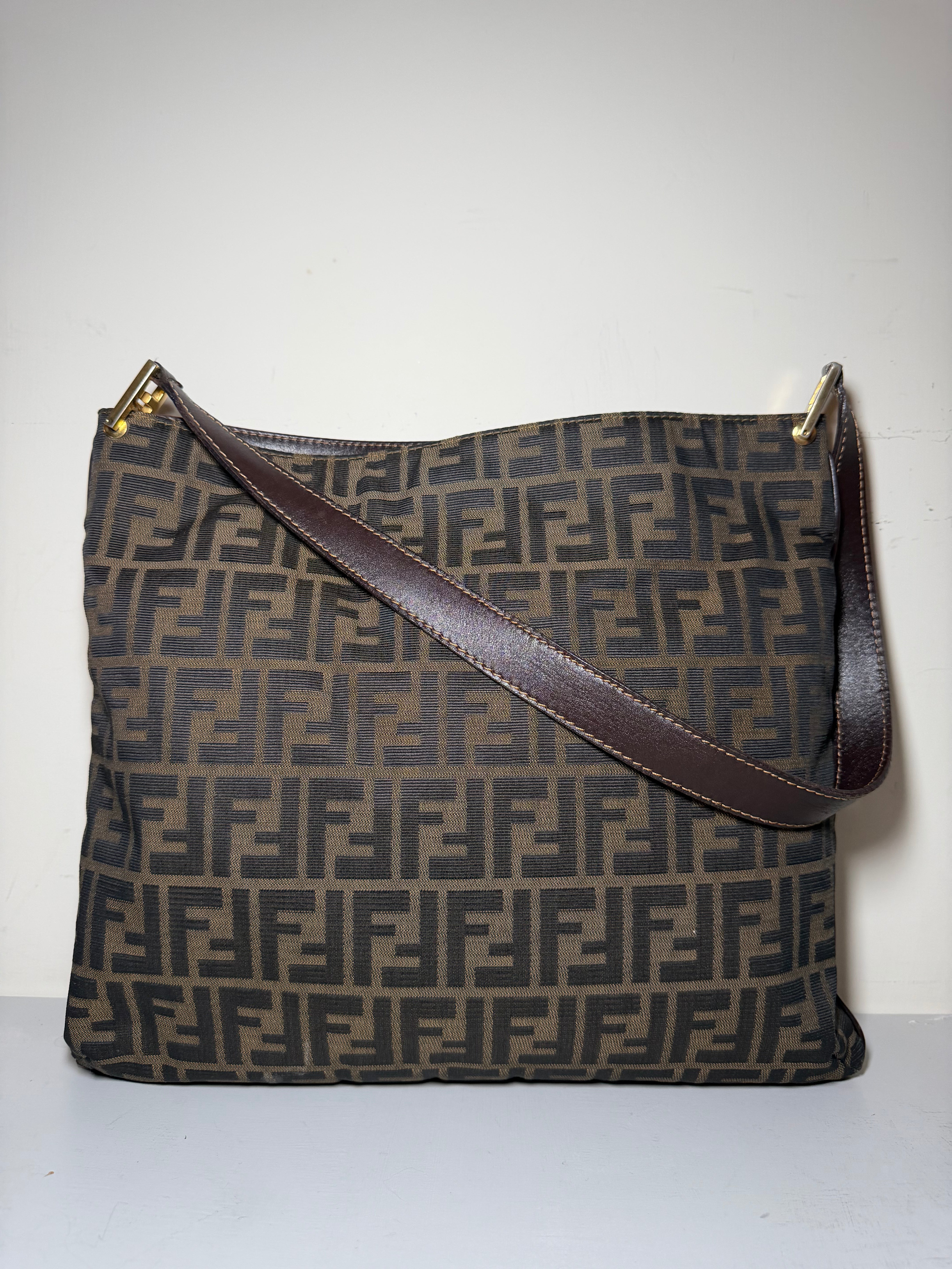 Borsa a Spalla Fendi con Iconico Motivo Zucca in Tela Marrone