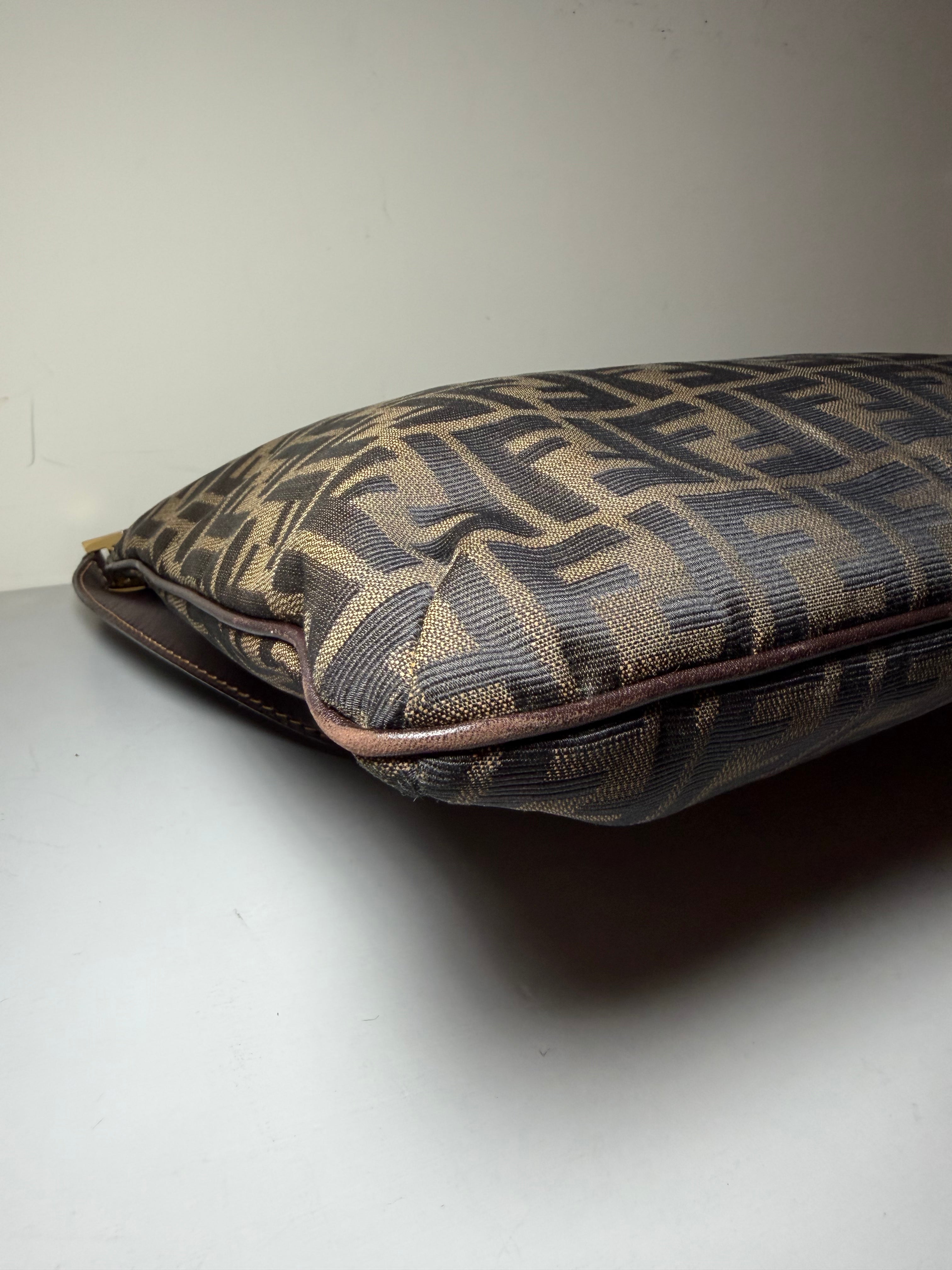 Borsa a Spalla Fendi con Iconico Motivo Zucca in Tela Marrone