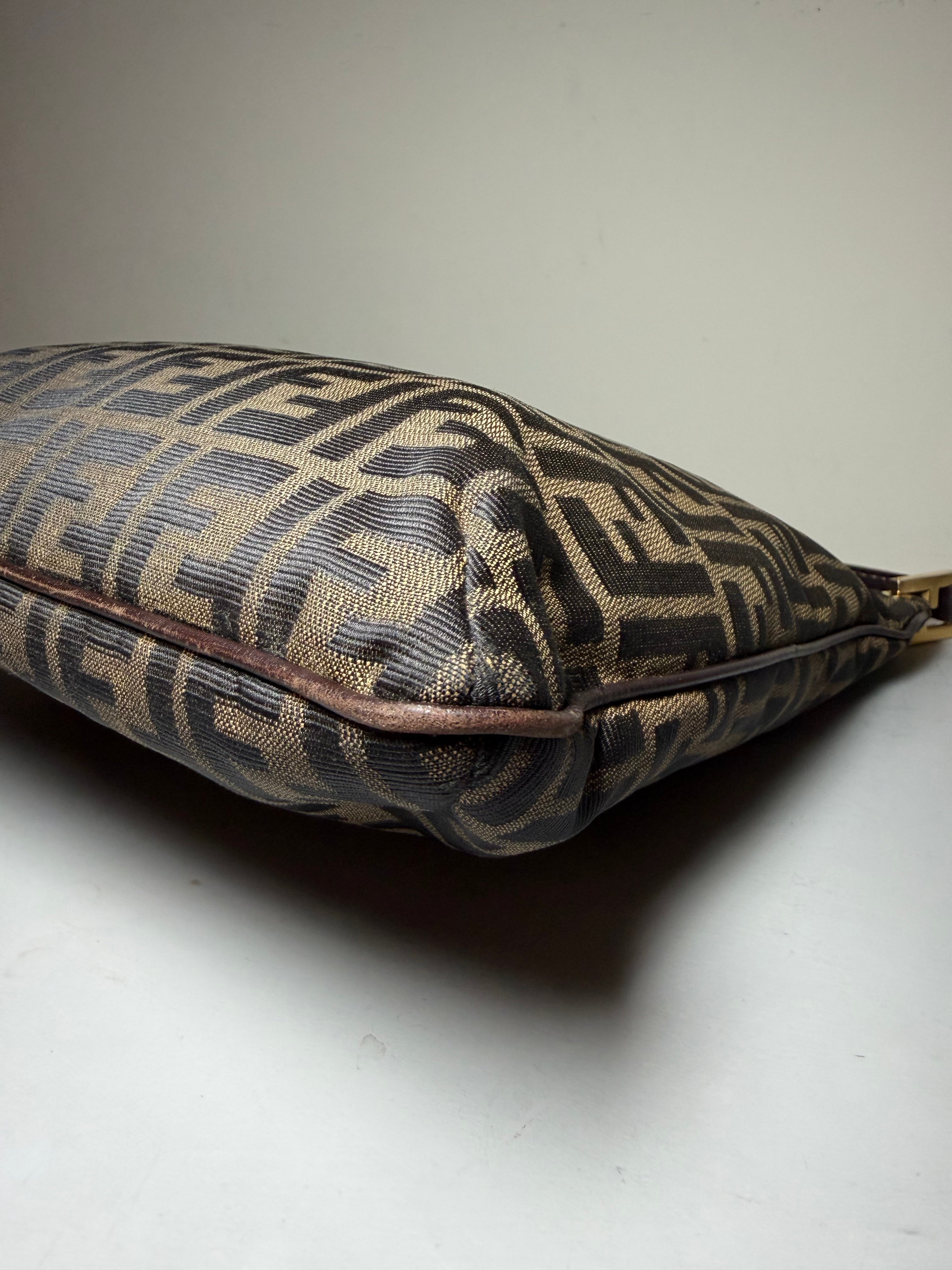 Borsa a Spalla Fendi con Iconico Motivo Zucca in Tela Marrone