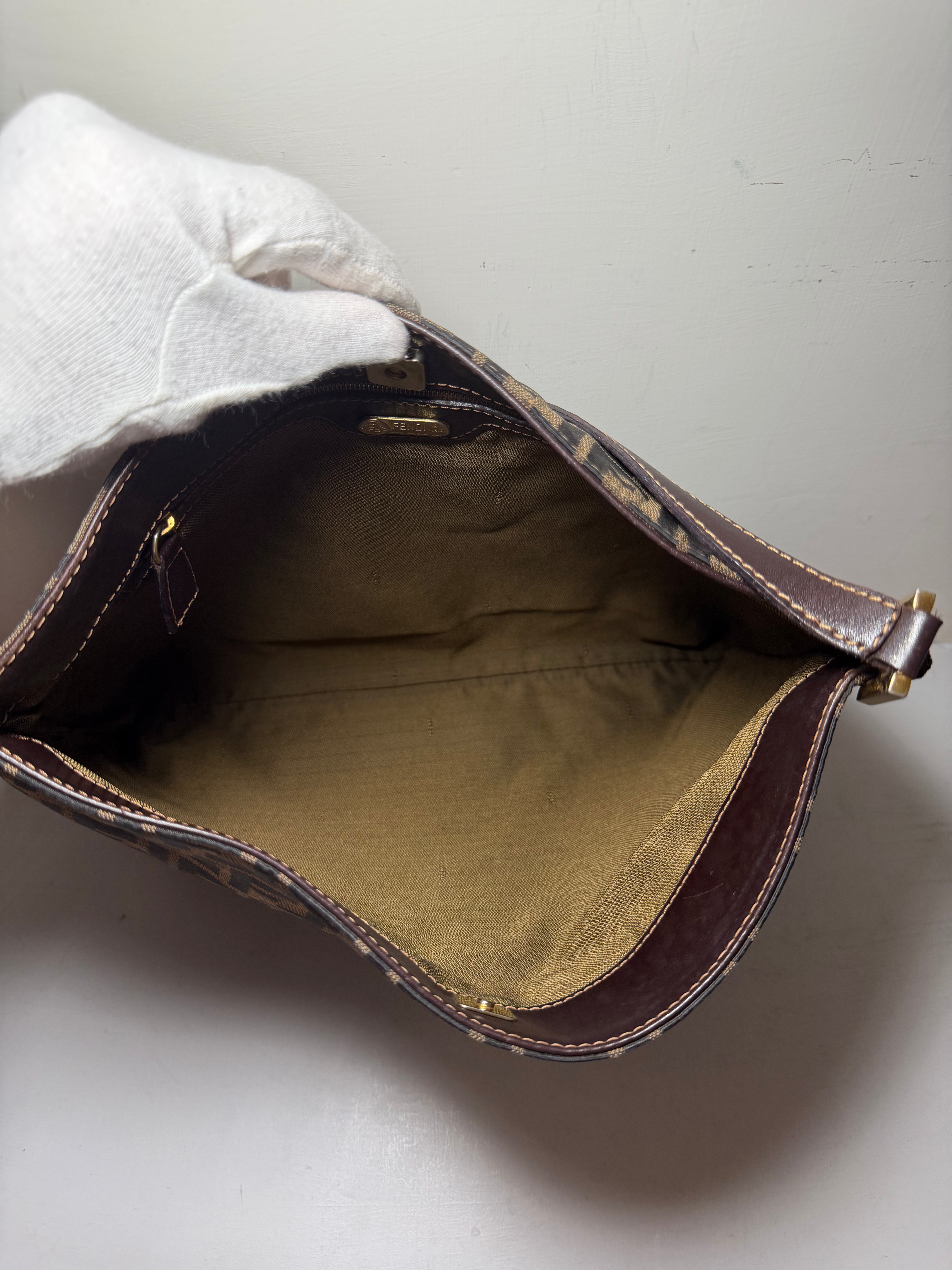 Borsa a Spalla Fendi con Iconico Motivo Zucca in Tela Marrone