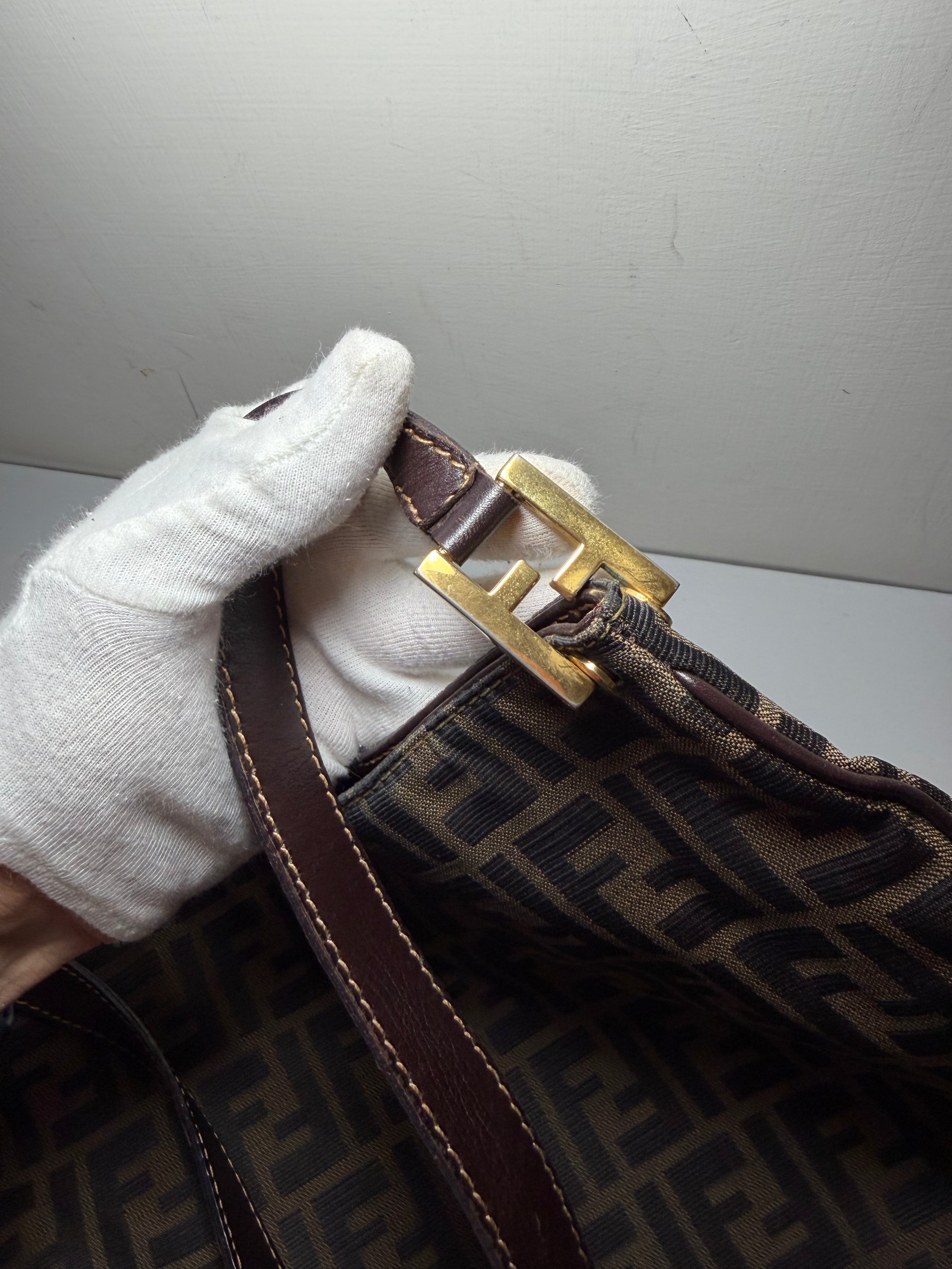 Borsa a Spalla Fendi con Iconico Motivo Zucca in Tela Marrone