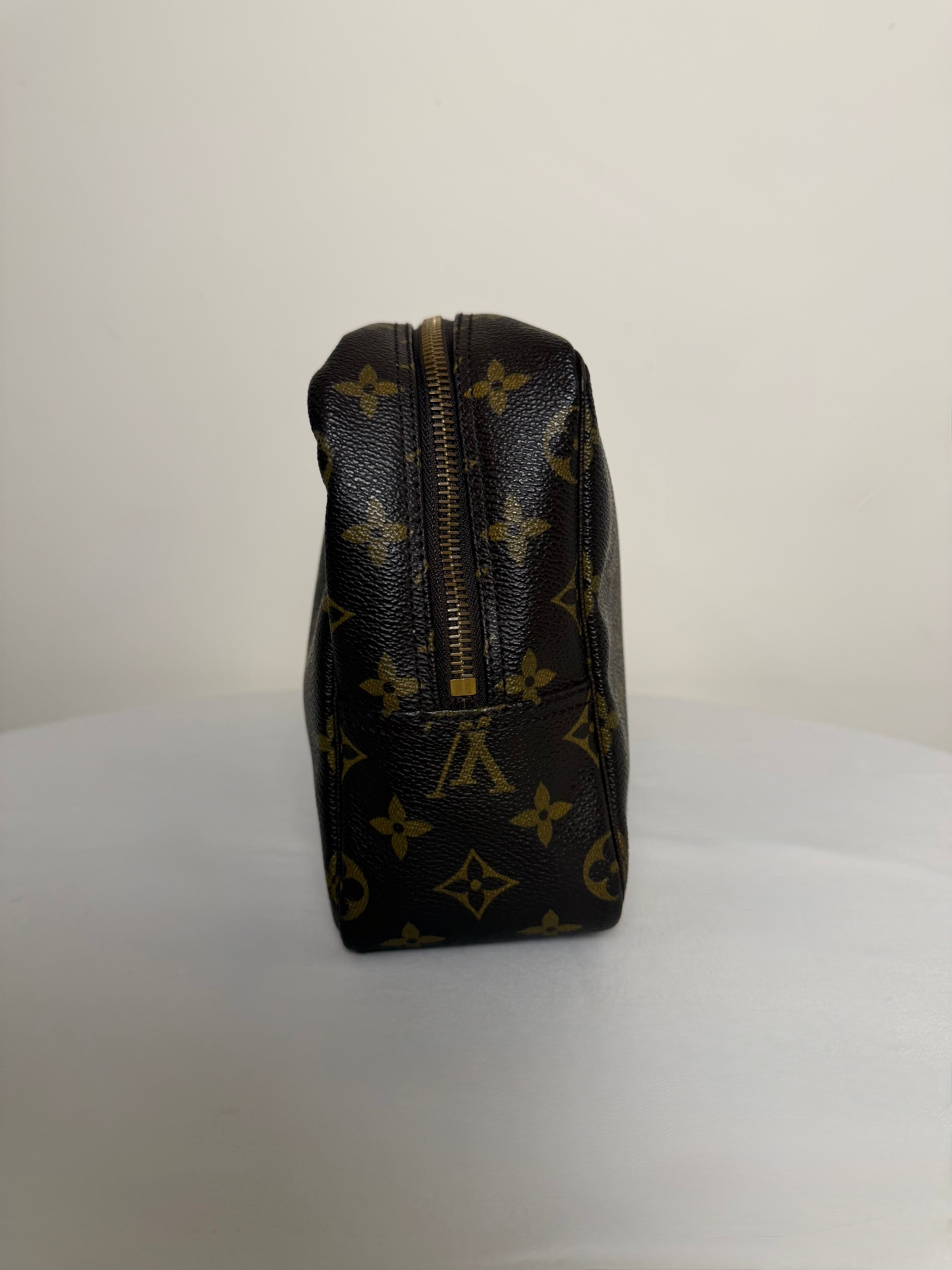 Trousse Louis Vuitton Monogram Toilette 28