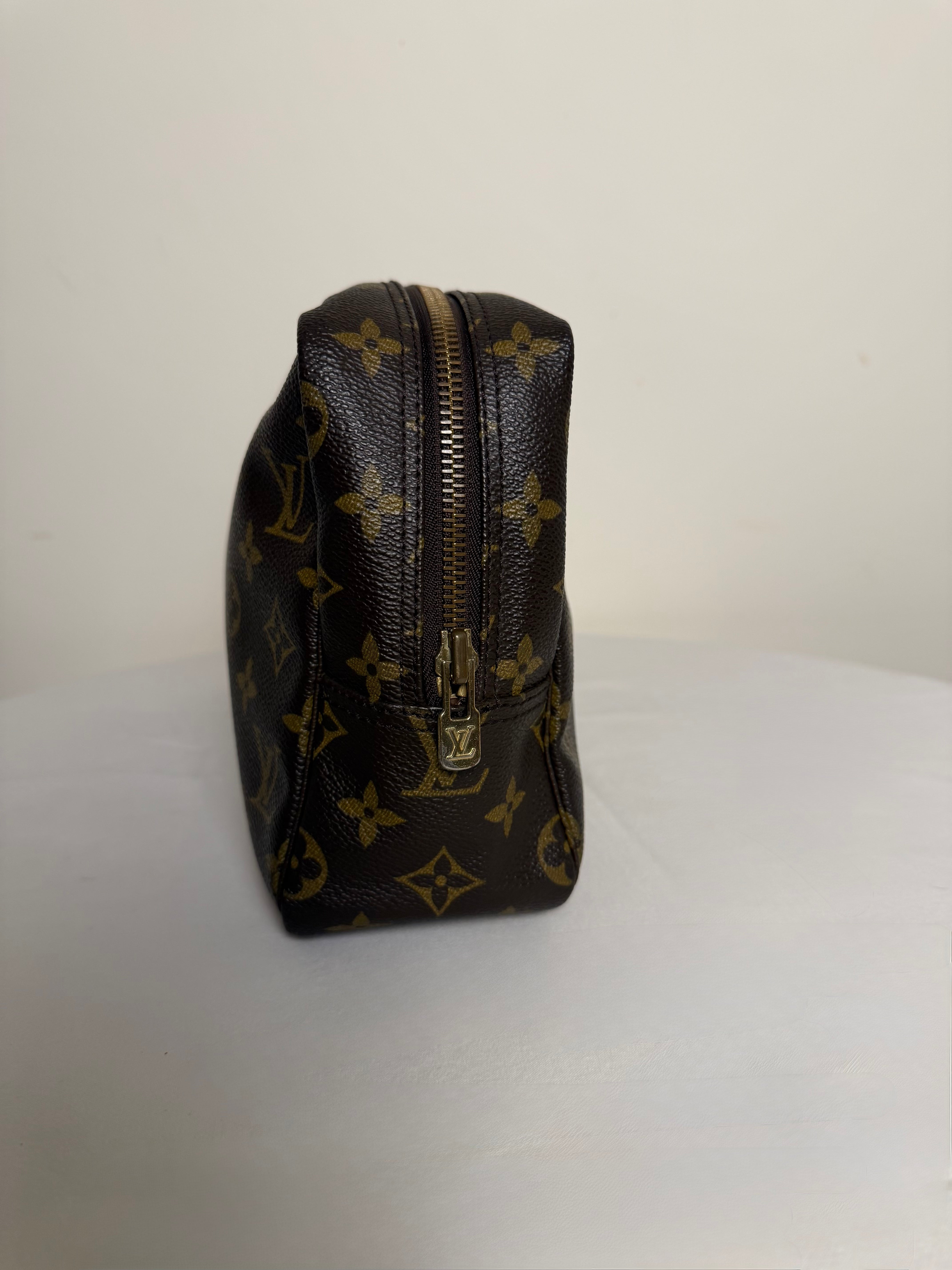 Trousse Louis Vuitton Monogram Toilette 28