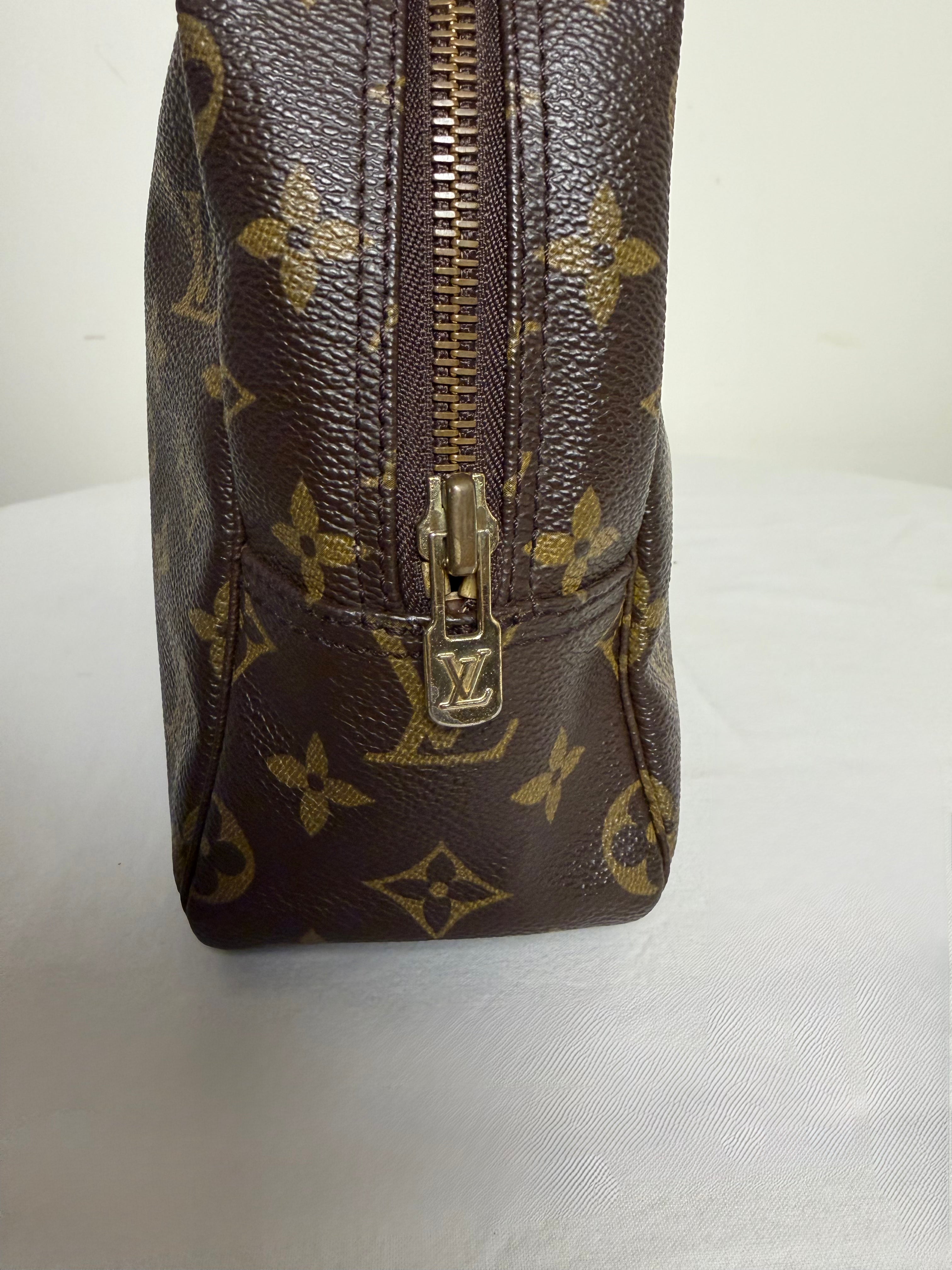 Trousse Louis Vuitton Monogram Toilette 28