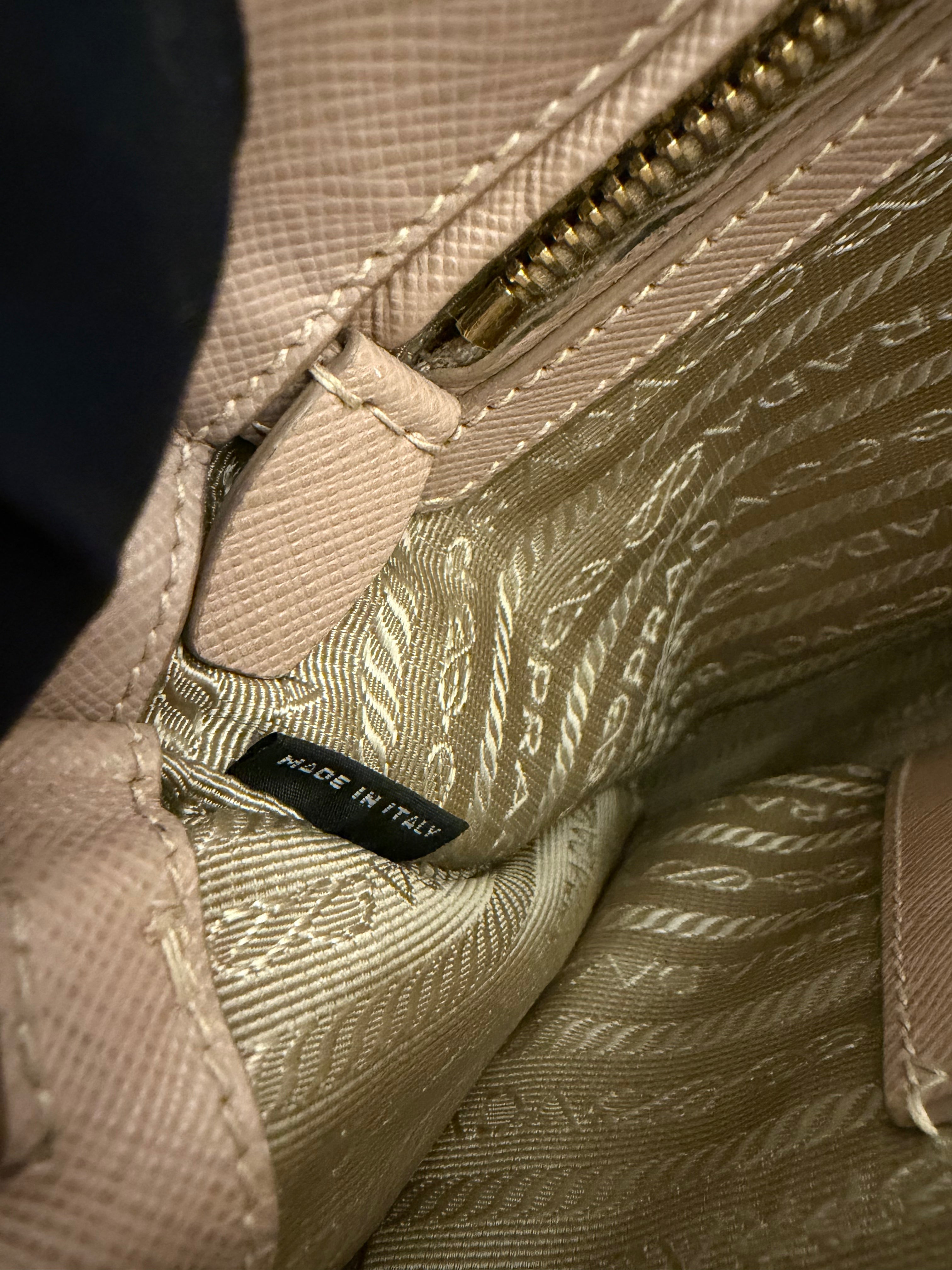 Prada Galleria in pelle Saffiano