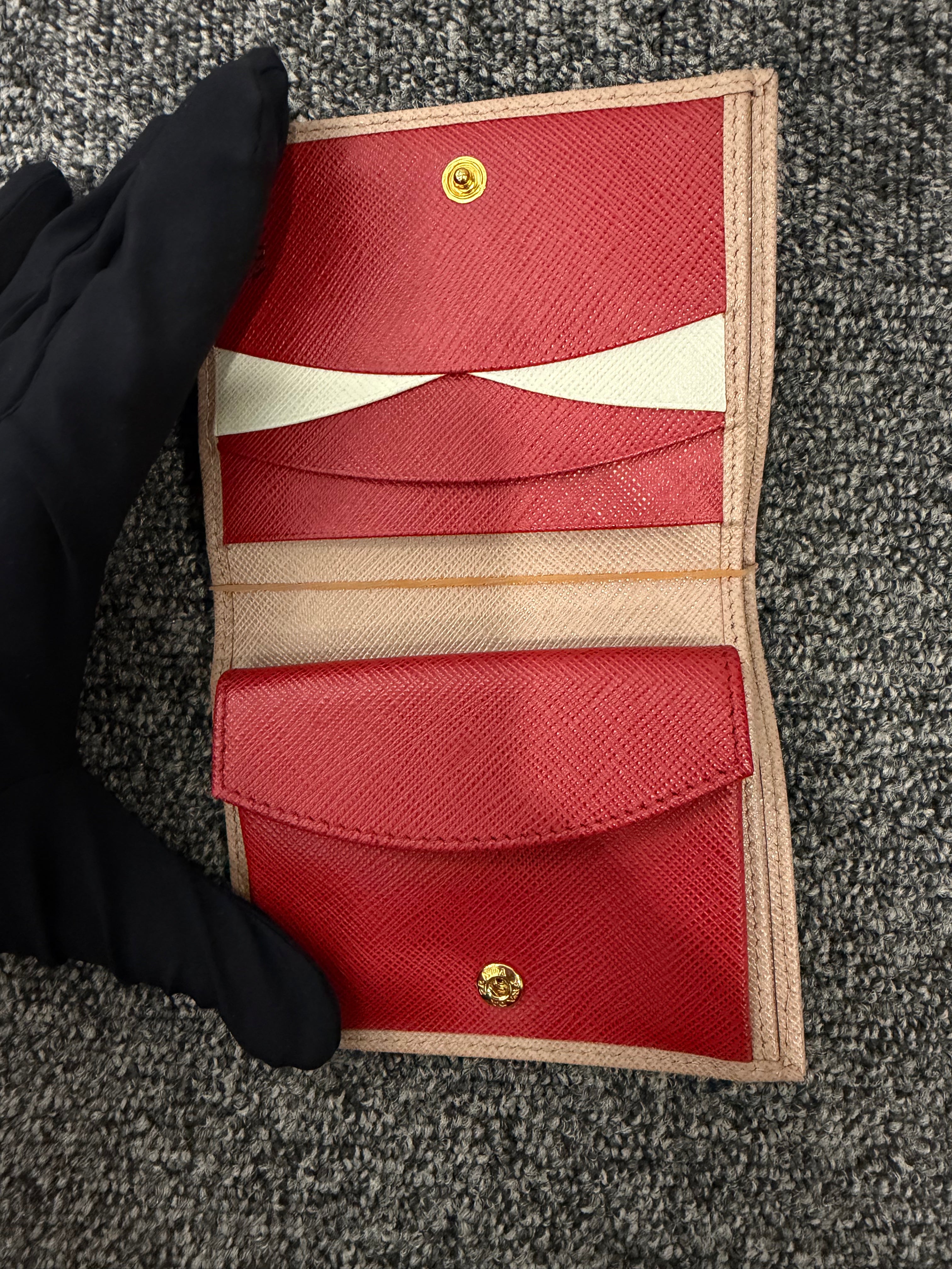 Portafoglio Compatto Prada in Pelle Saffiano Rosa