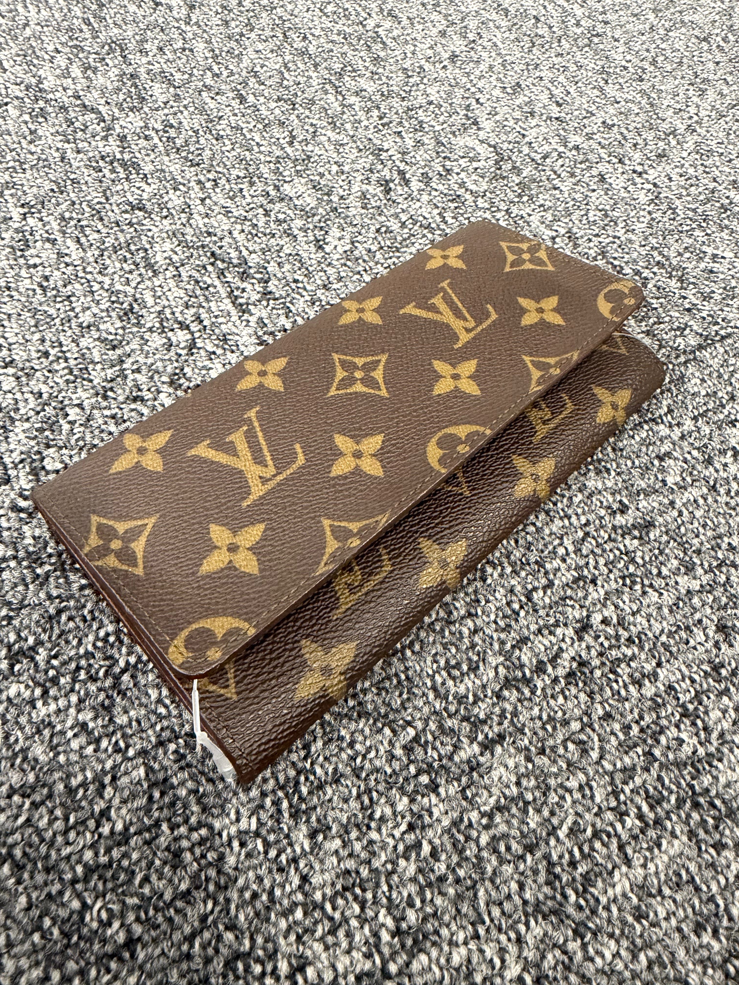 Portafoglio Lungo Louis Vuitton con Iconico Motivo Monogram