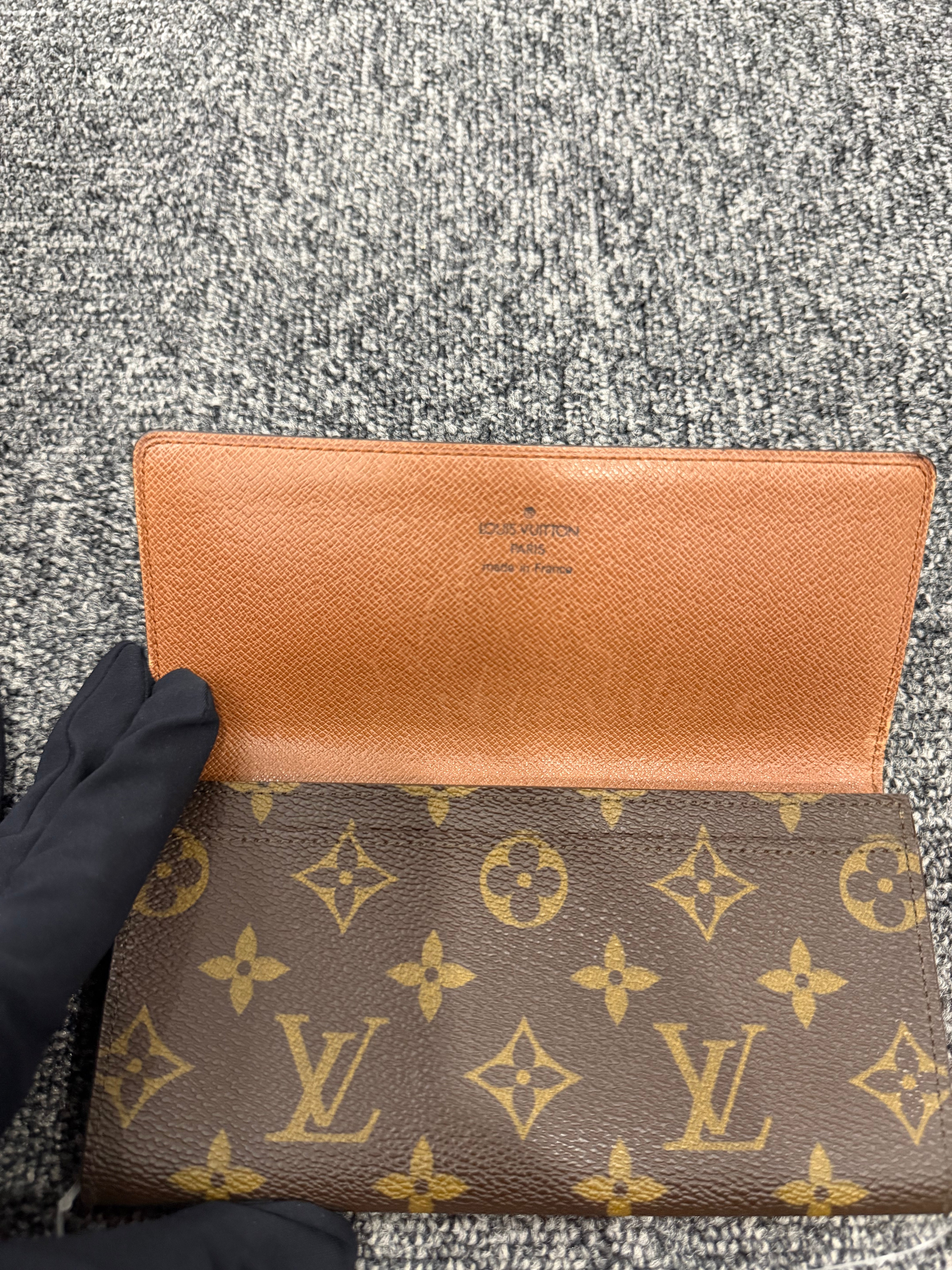 Portafoglio Lungo Louis Vuitton con Iconico Motivo Monogram