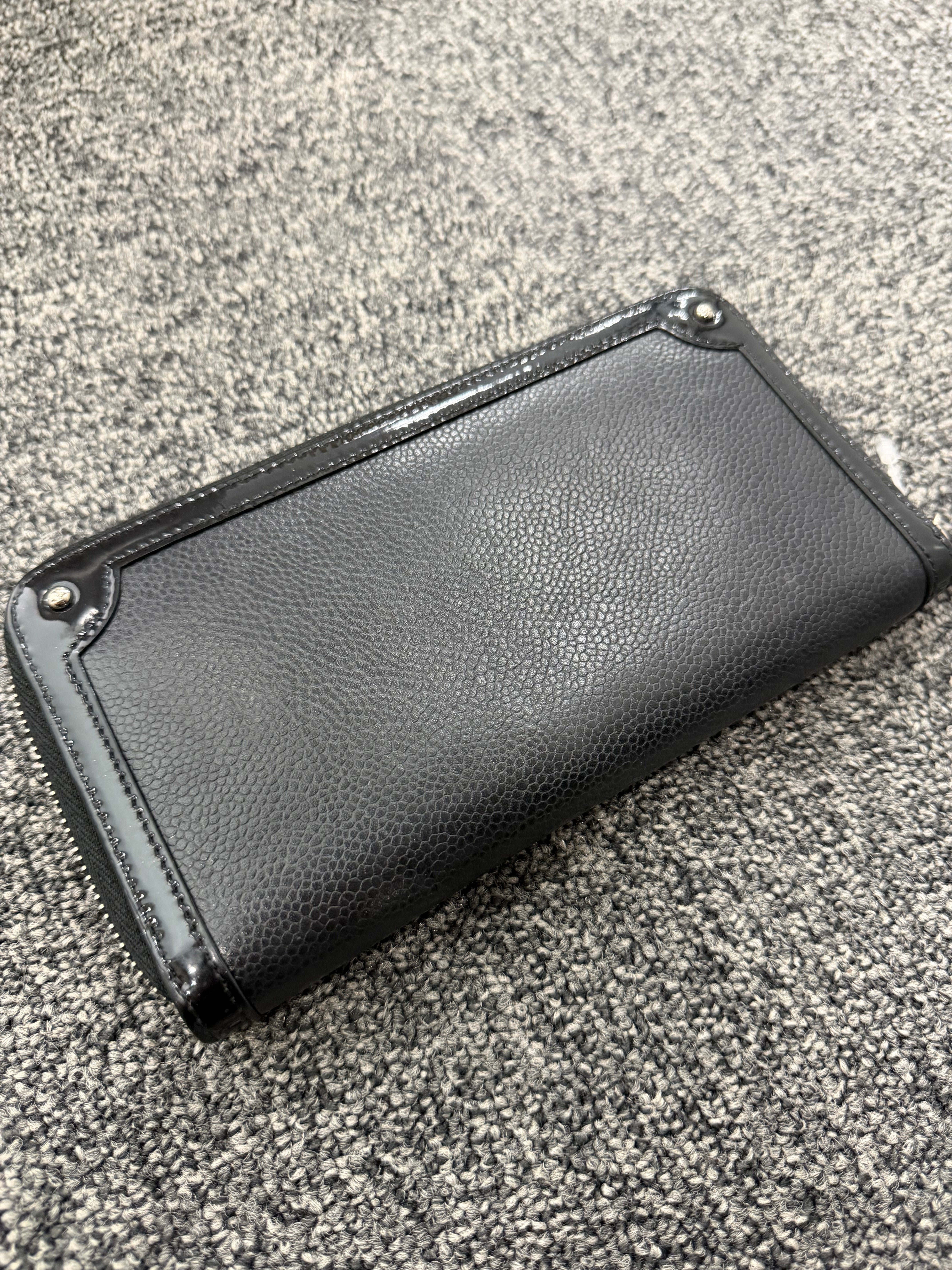 Portafoglio con Cerniera Chanel in Pelle Nera Martellata