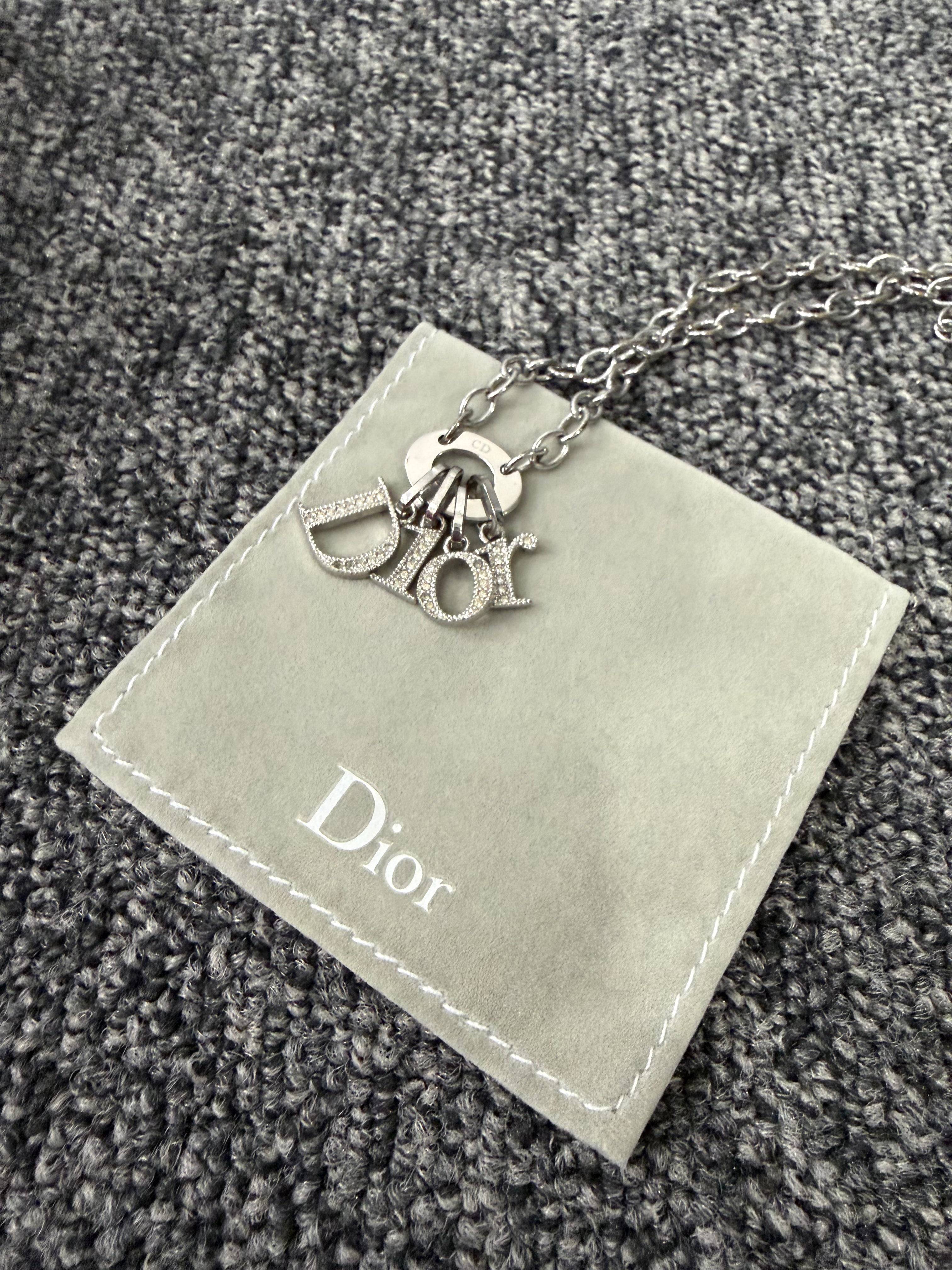 Collana con Ciondoli del Logo Christian Dior in Metallo Argentato