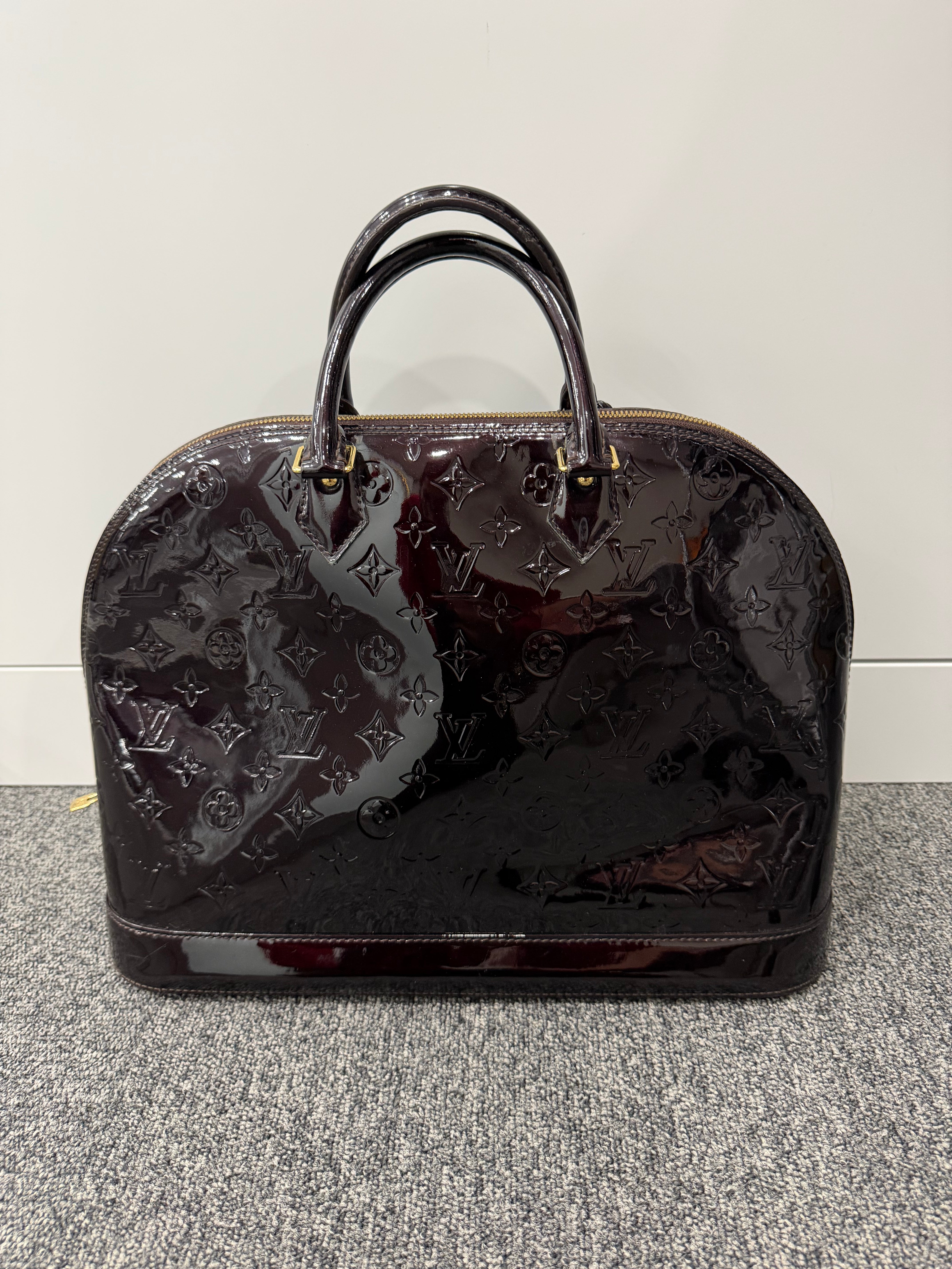 Borsa Louis Vuitton Alma in Pelle Verniciata Monogram Vernis Color Amaranto