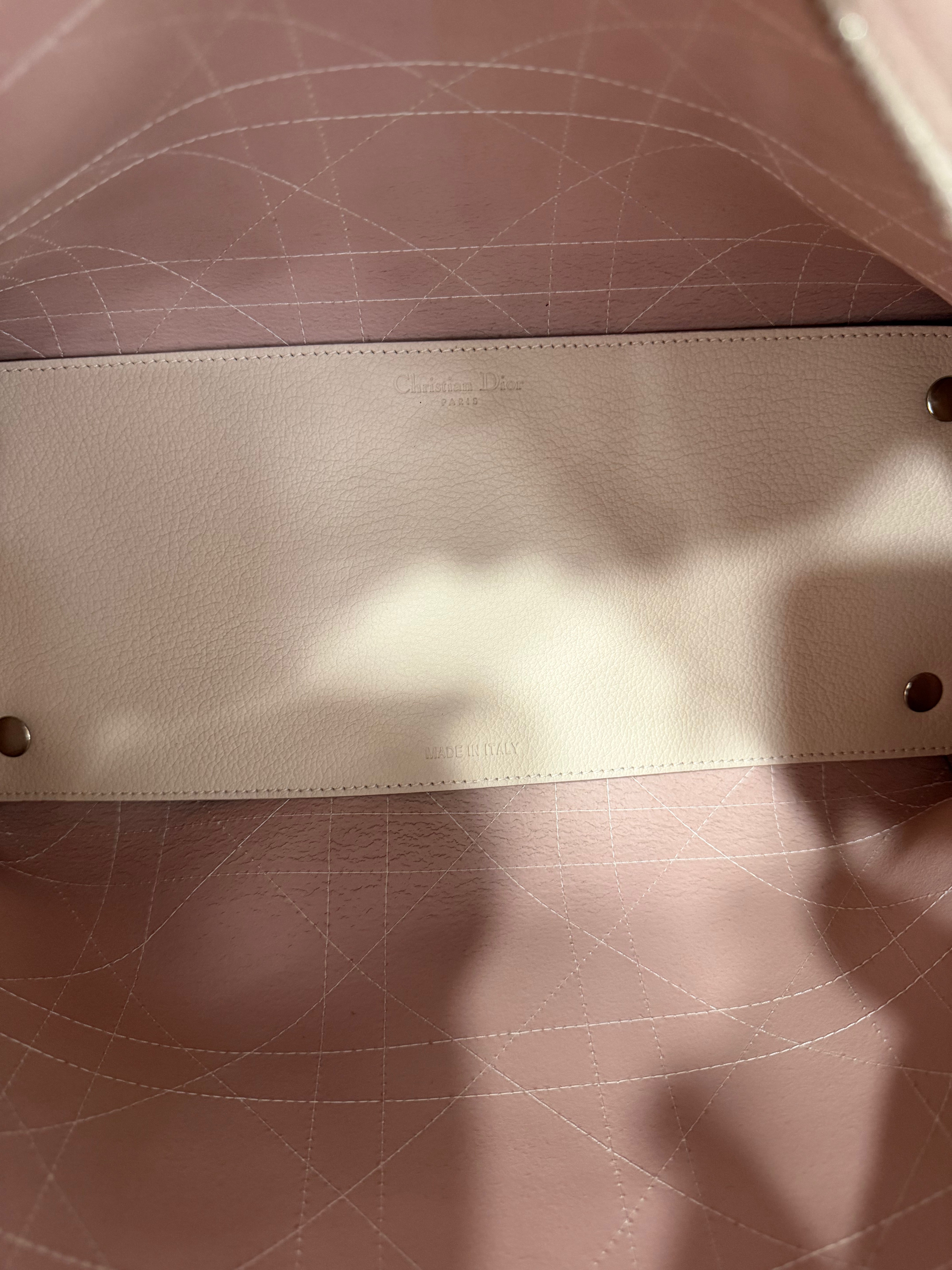 Borsa Tote Ultradior di Christian Dior in Pelle Martellata Rosa Cipria