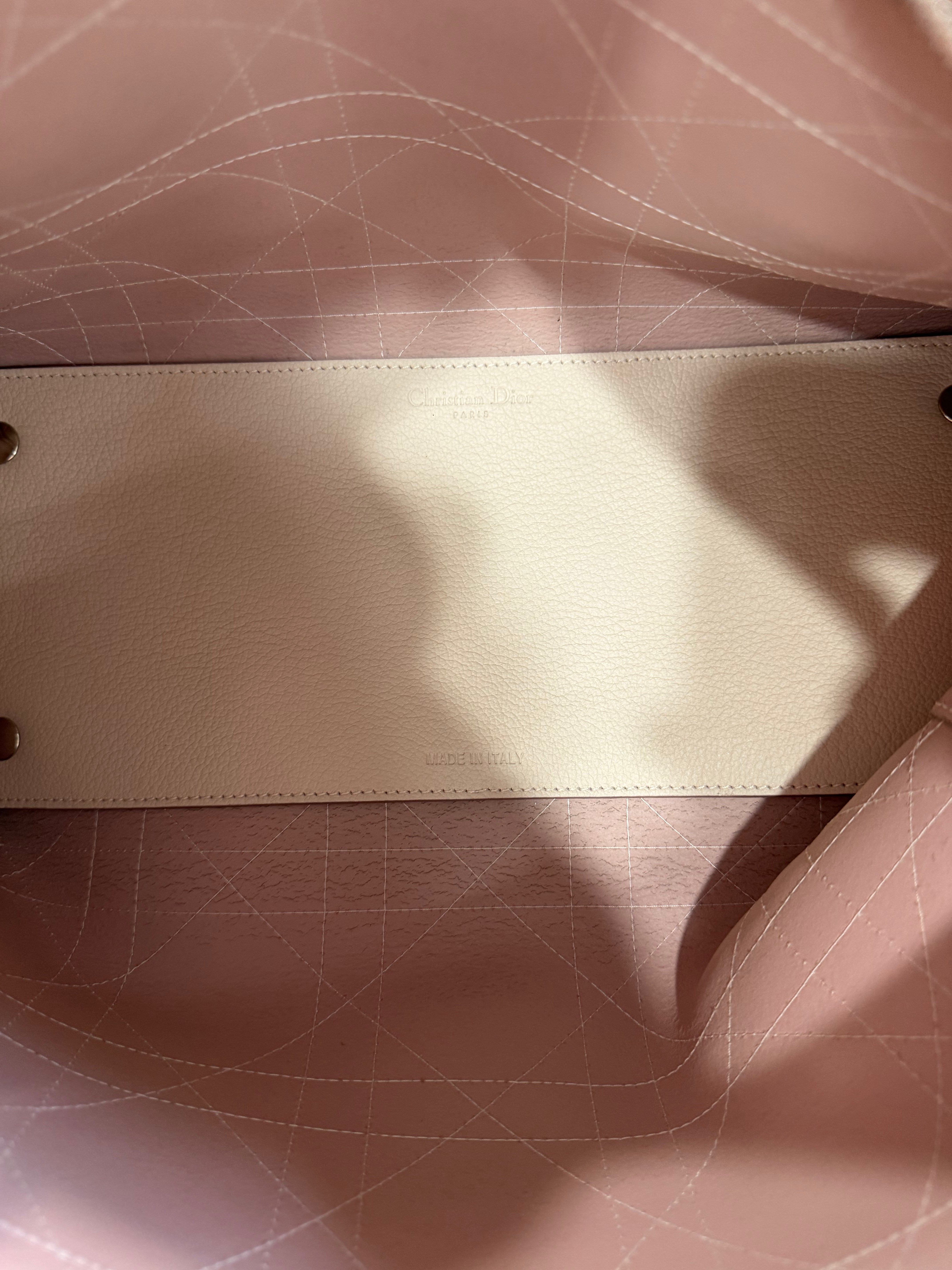 Borsa Tote Ultradior di Christian Dior in Pelle Martellata Rosa Cipria