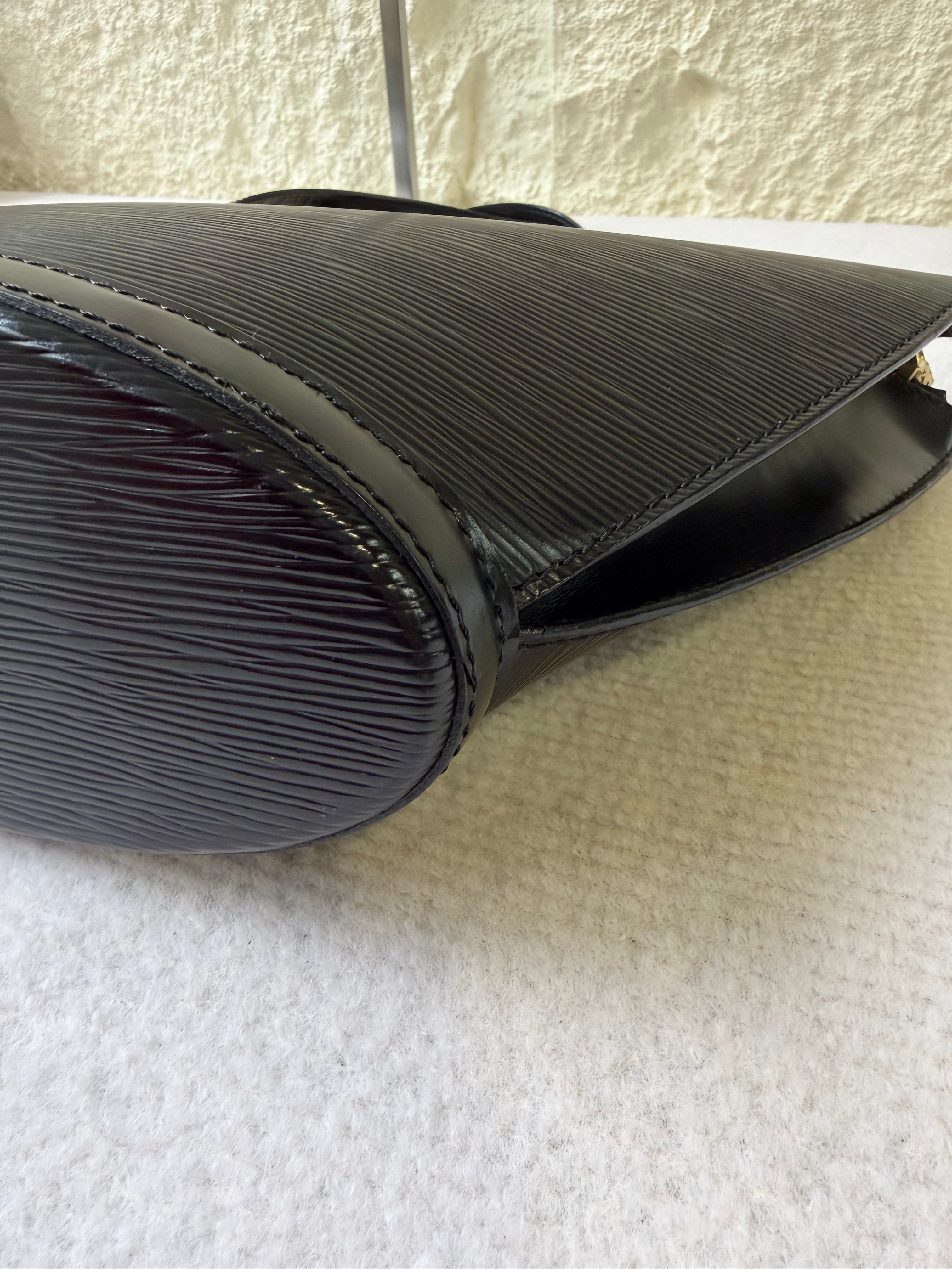 Borsa Louis Vuitton Saint Jacques in Pelle Epi Nera