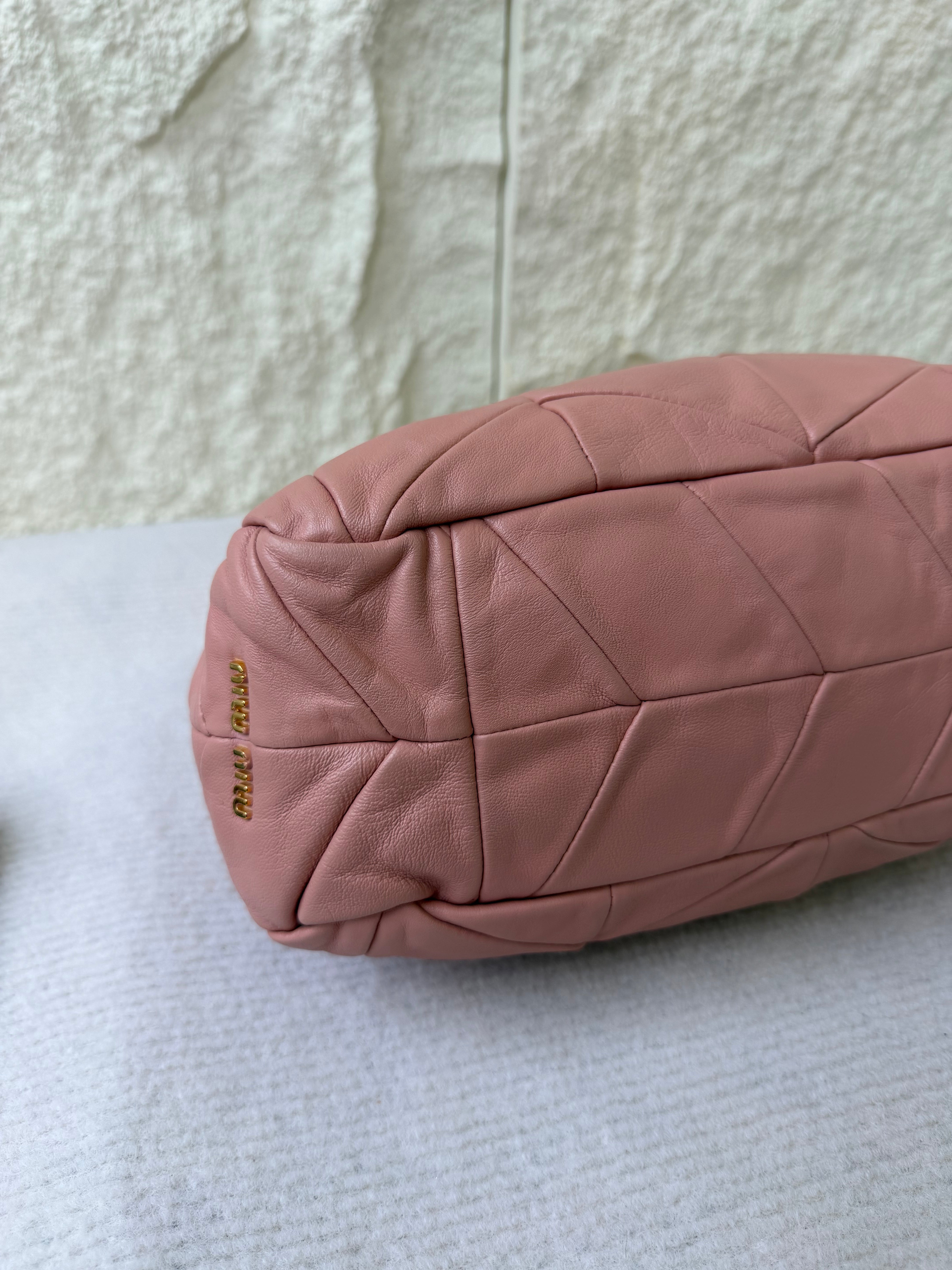 Borsa Vintage Miu Miu Matelassé in Pelle Rosa, con Manici Rigidi Dorati