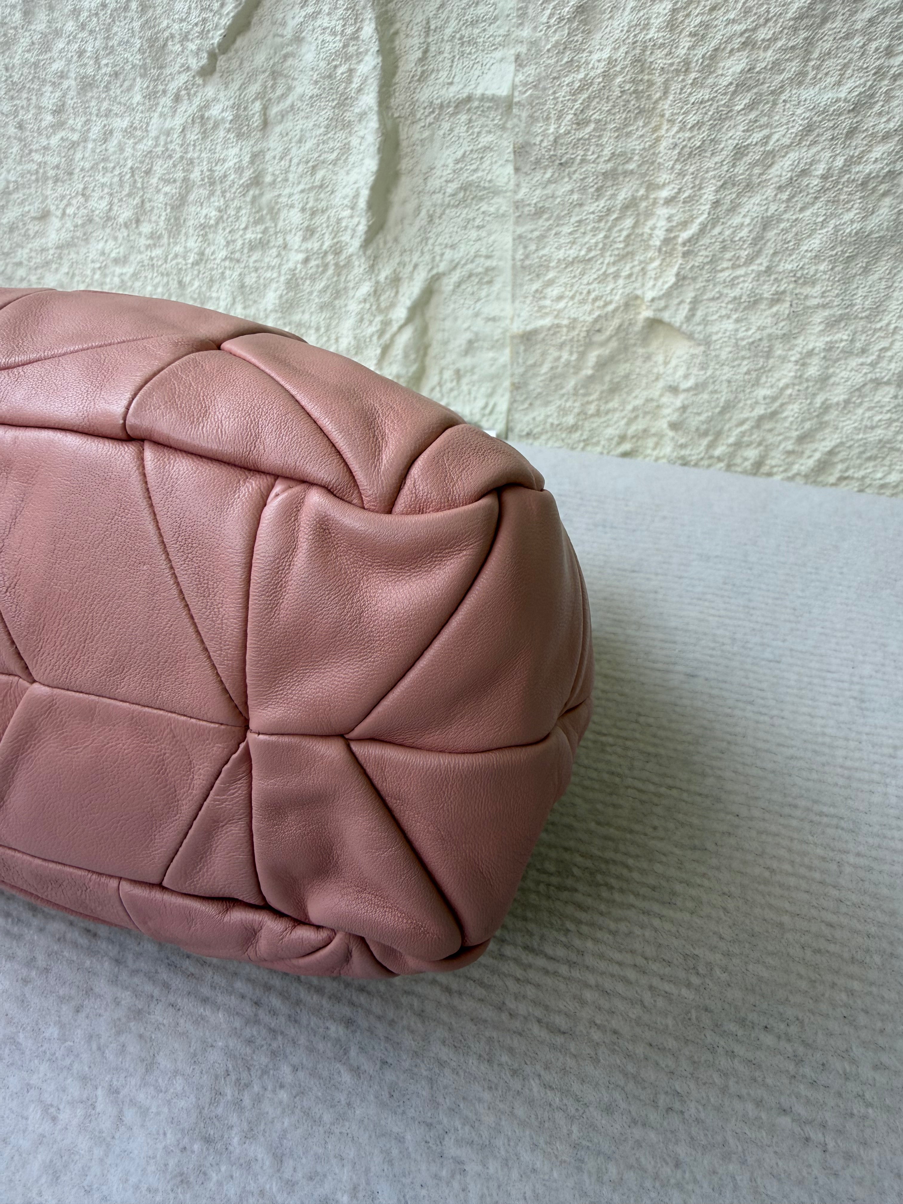 Borsa Vintage Miu Miu Matelassé in Pelle Rosa, con Manici Rigidi Dorati