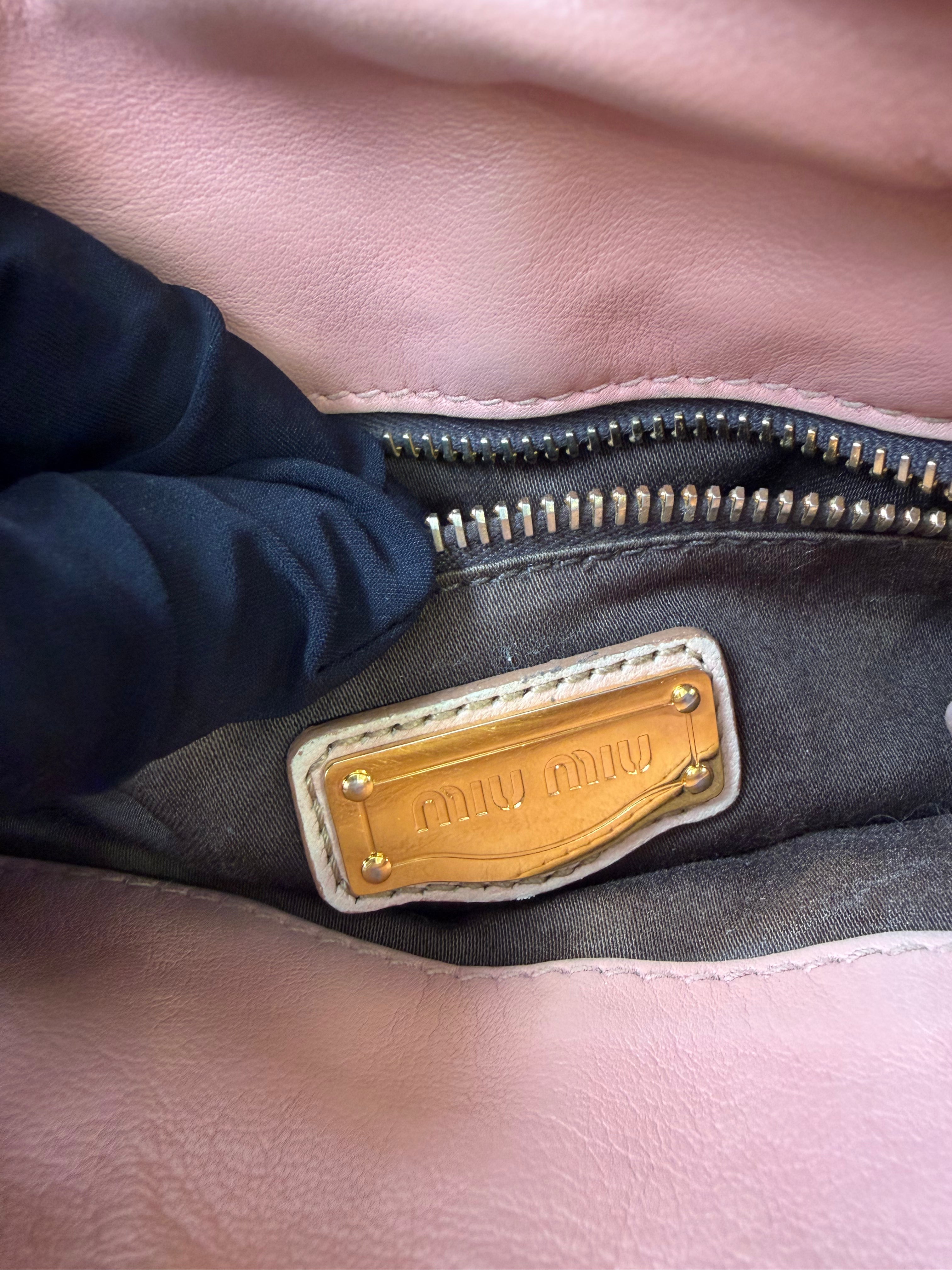 Borsa Vintage Miu Miu Matelassé in Pelle Rosa, con Manici Rigidi Dorati