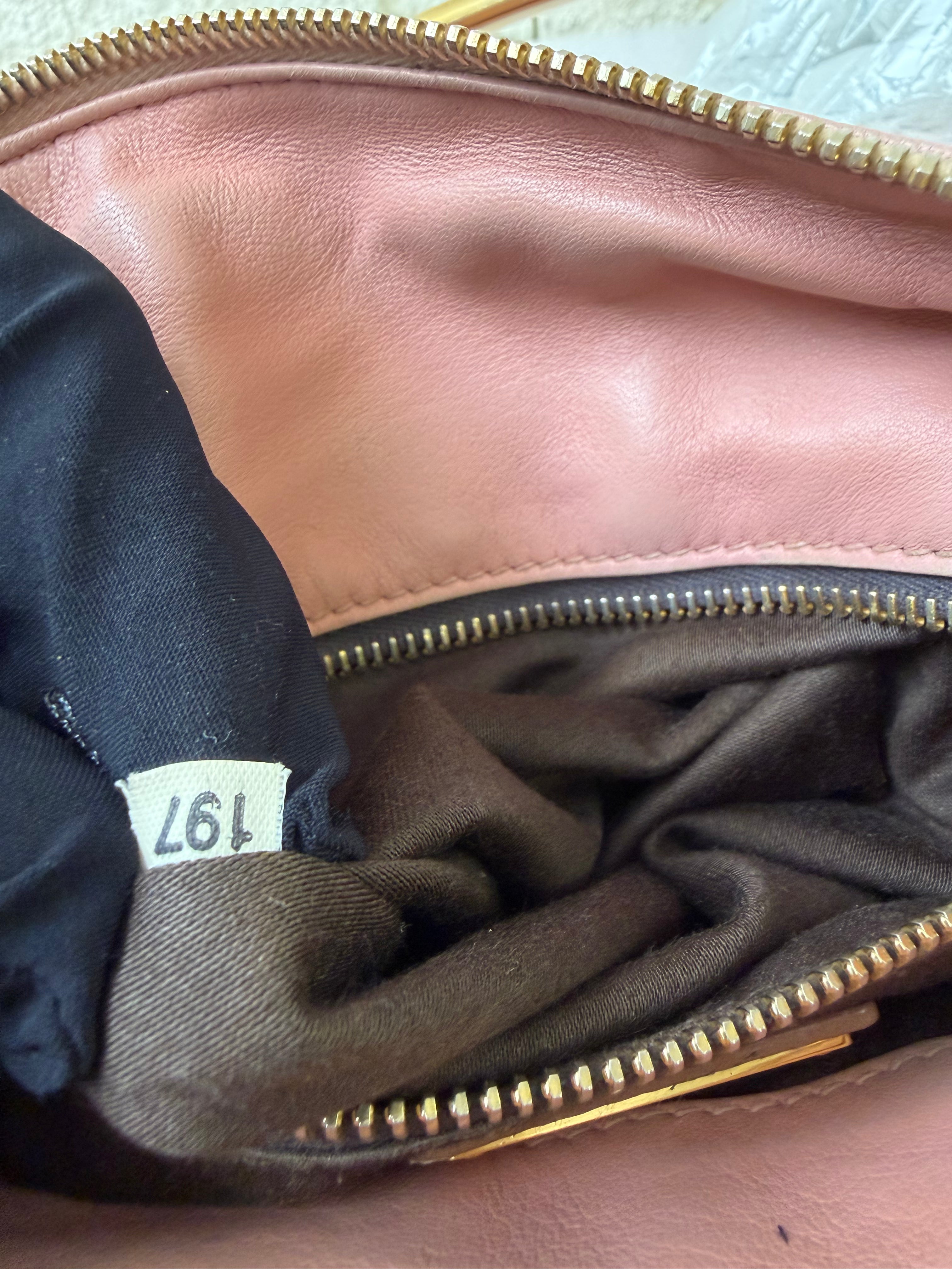 Borsa Vintage Miu Miu Matelassé in Pelle Rosa, con Manici Rigidi Dorati