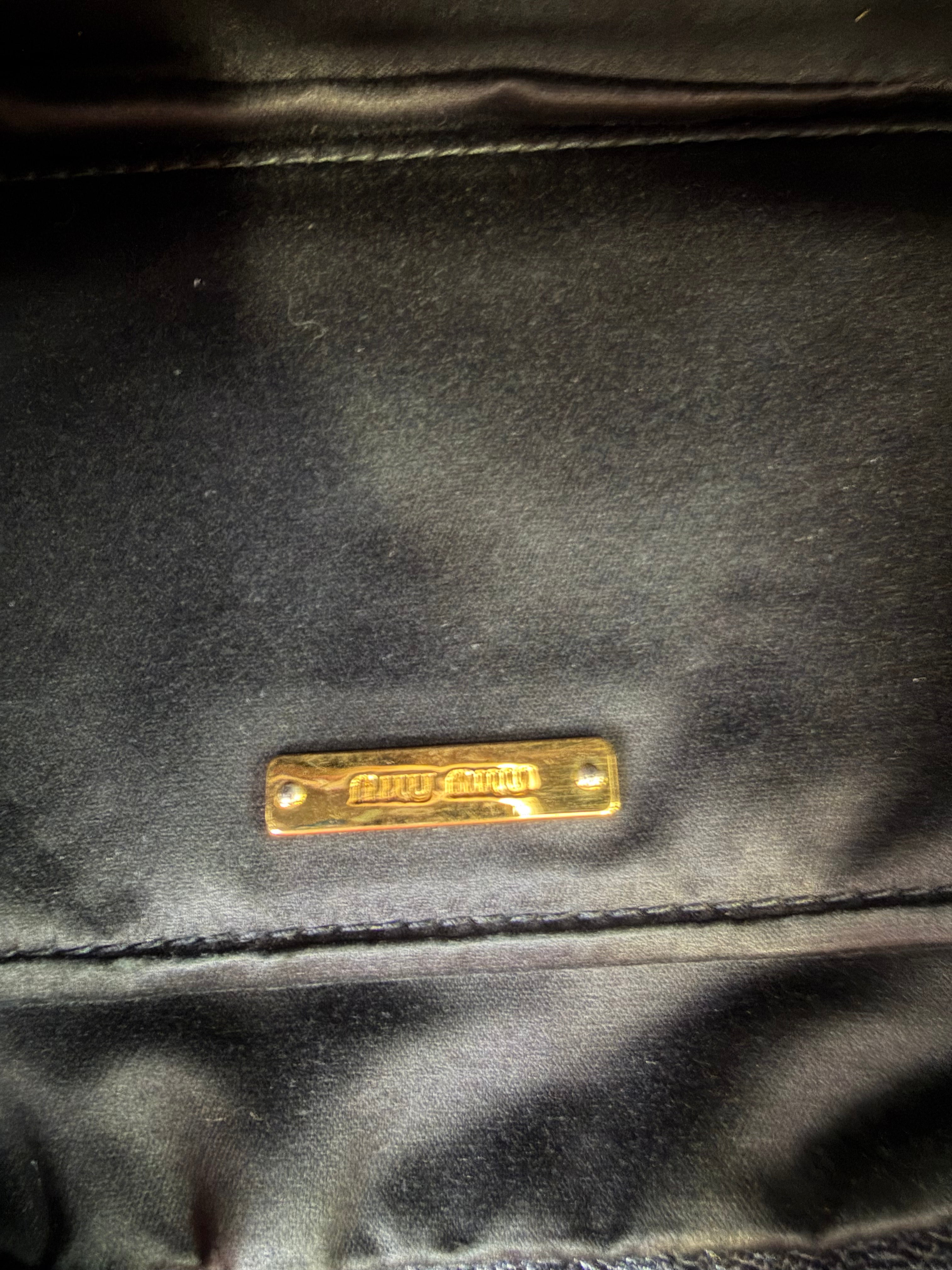 Borsa Camera Bag Nera di Miu Miu in Pelle Martellata