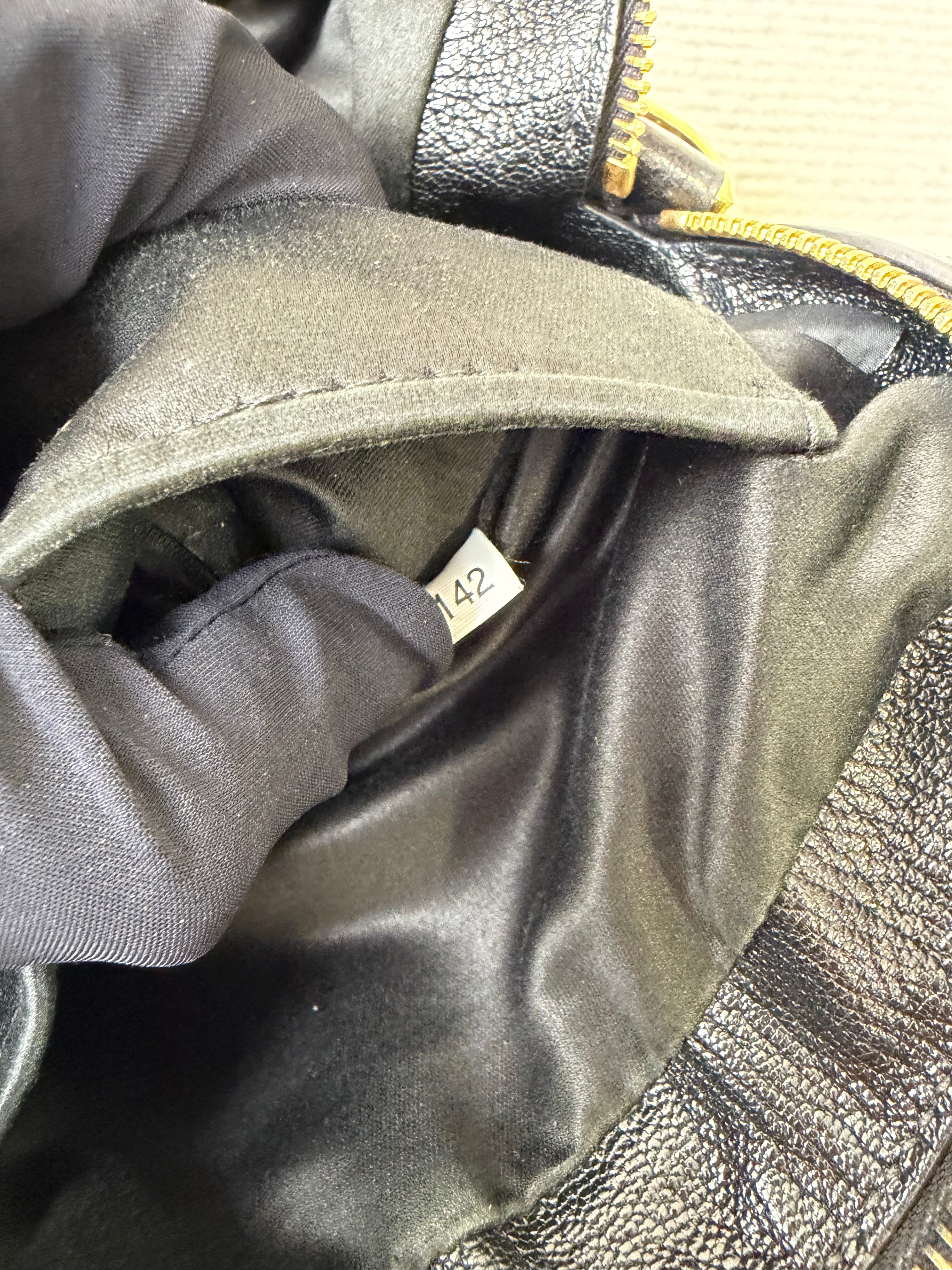 Borsa Camera Bag Nera di Miu Miu in Pelle Martellata