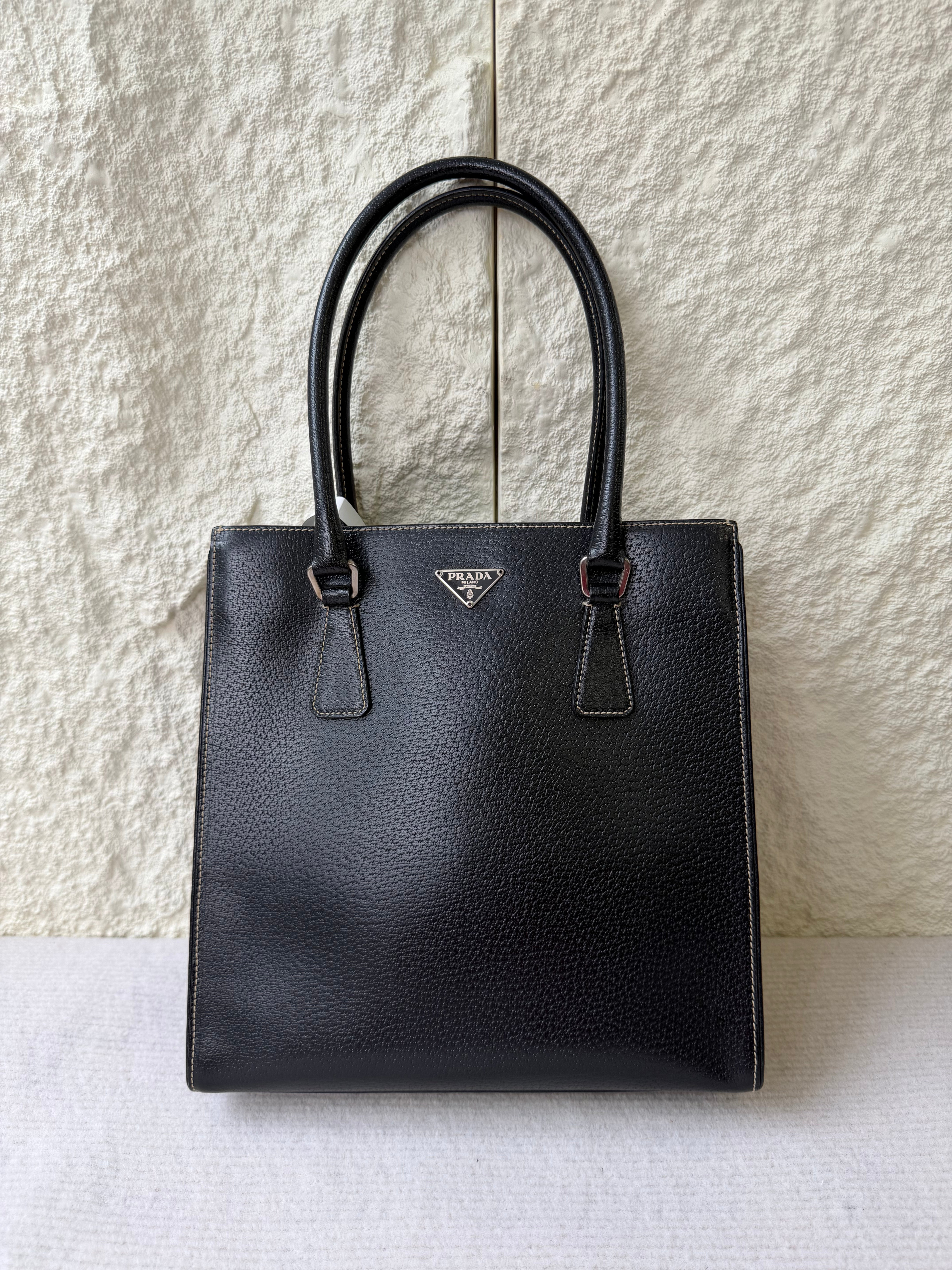 Borsa a Mano Vintage di Prada in Pelle Nera